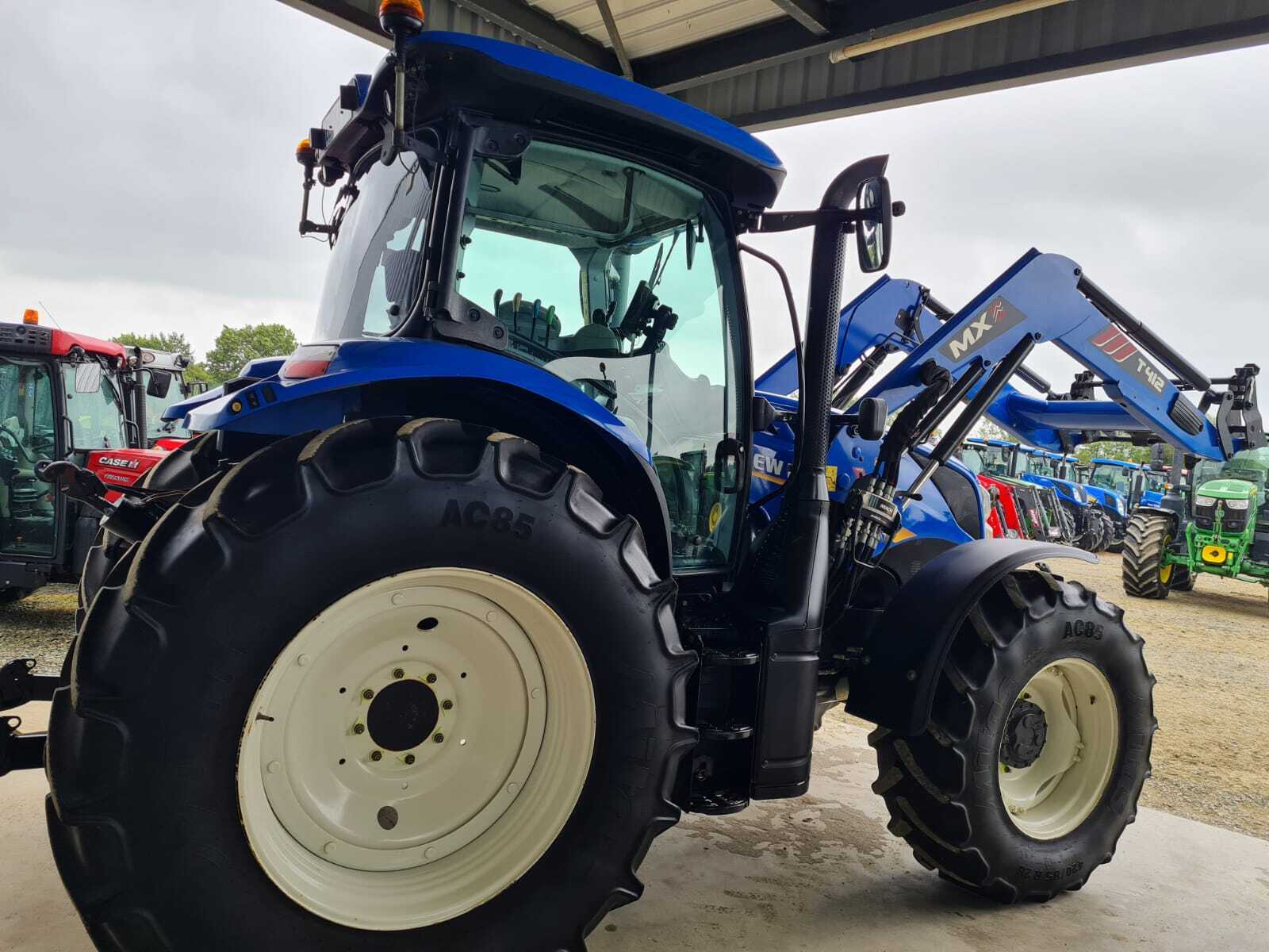 NEW HOLLAND T6.165 AC