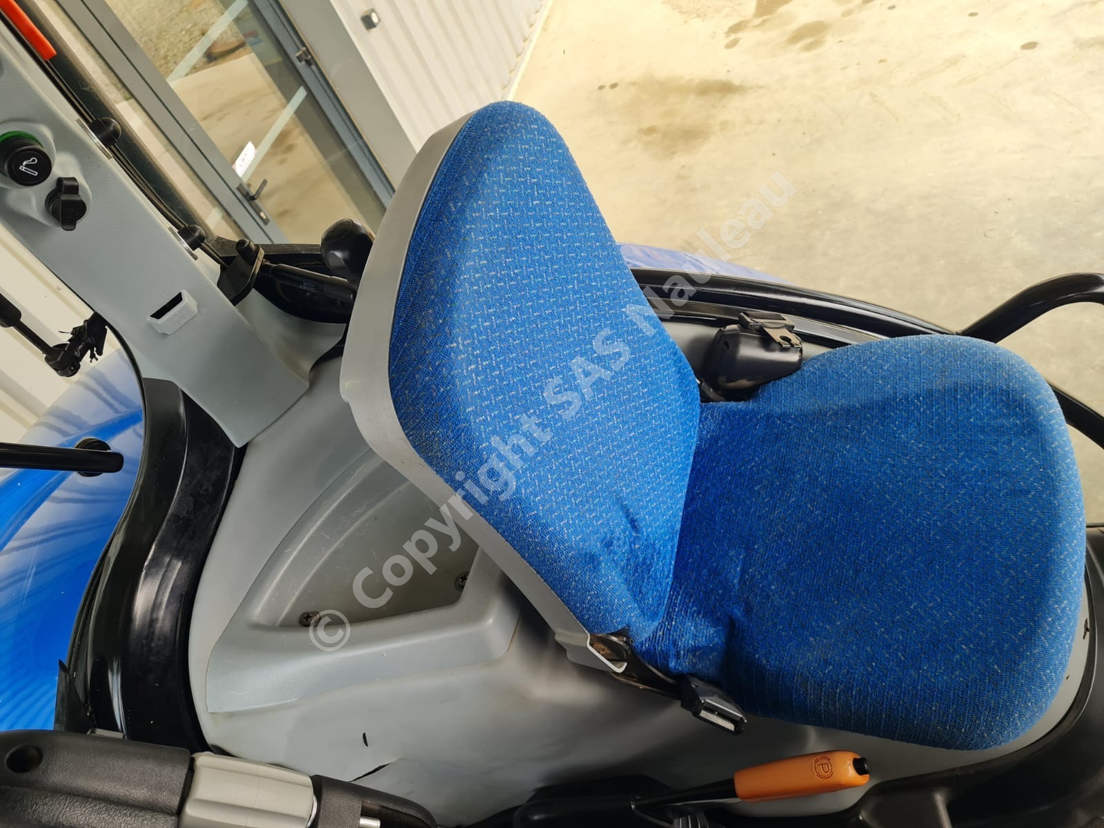 NEW HOLLAND T7040 AC
