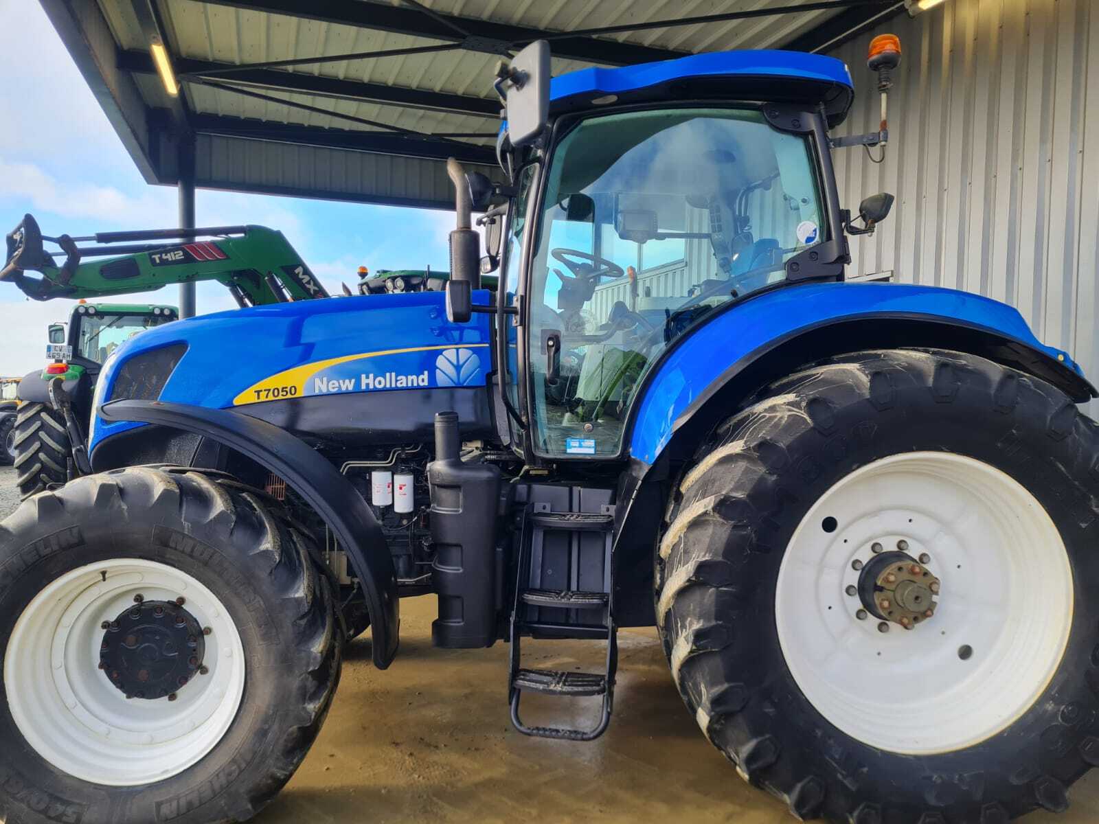 NEW HOLLAND T7050 PC