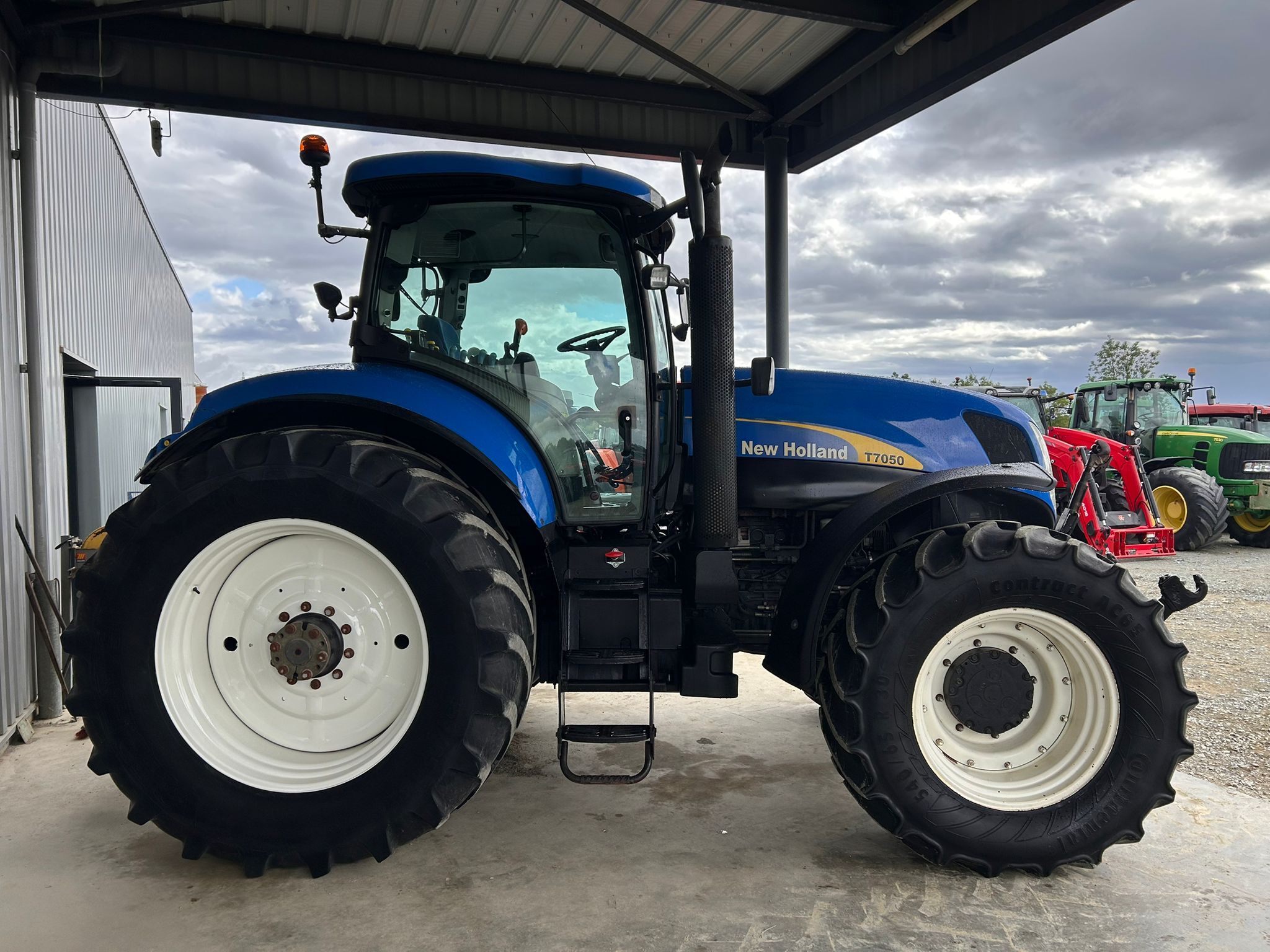 NEW HOLLAND T7050 PC