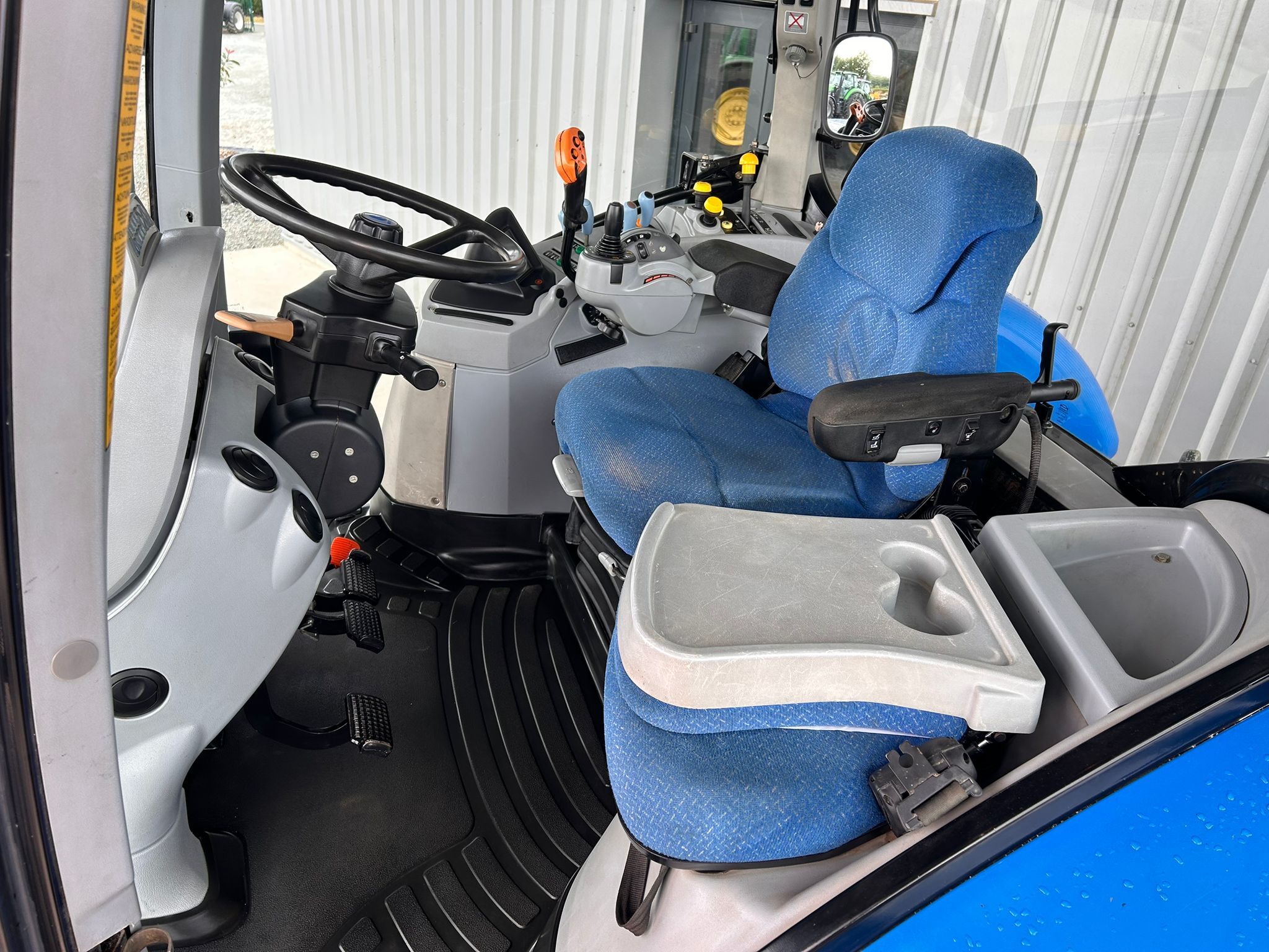 NEW HOLLAND T7050 PC