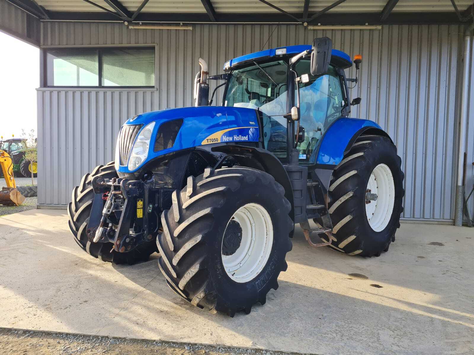 NEW HOLLAND T7050 PC