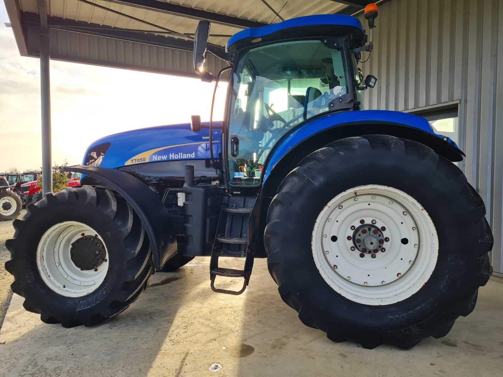 NEW HOLLAND T7050 PC