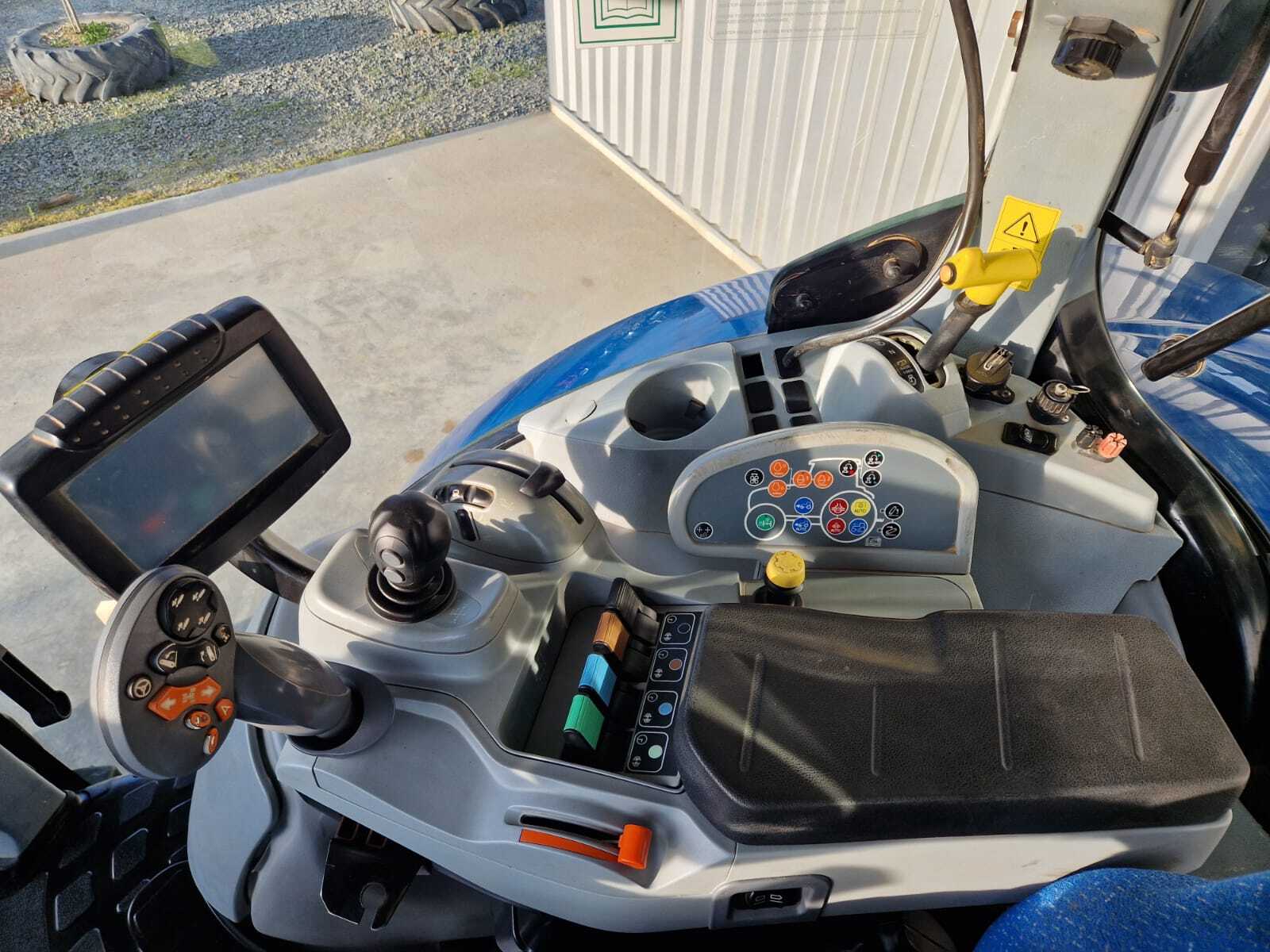 NEW HOLLAND T7060 PC