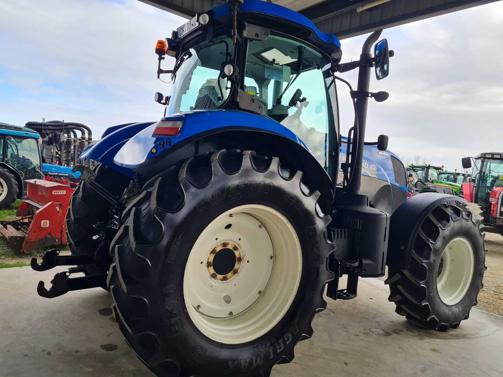 NEW HOLLAND T7.185 AC