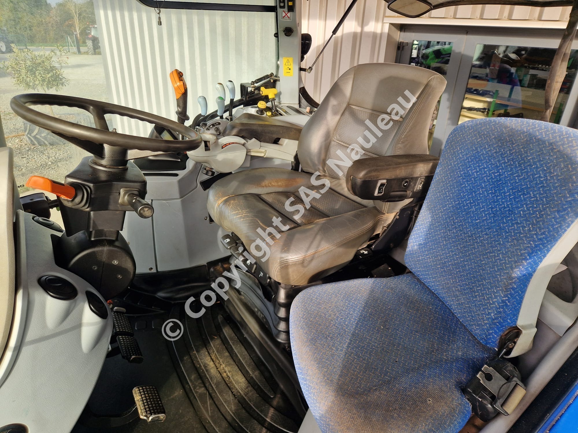 NEW HOLLAND T7.210