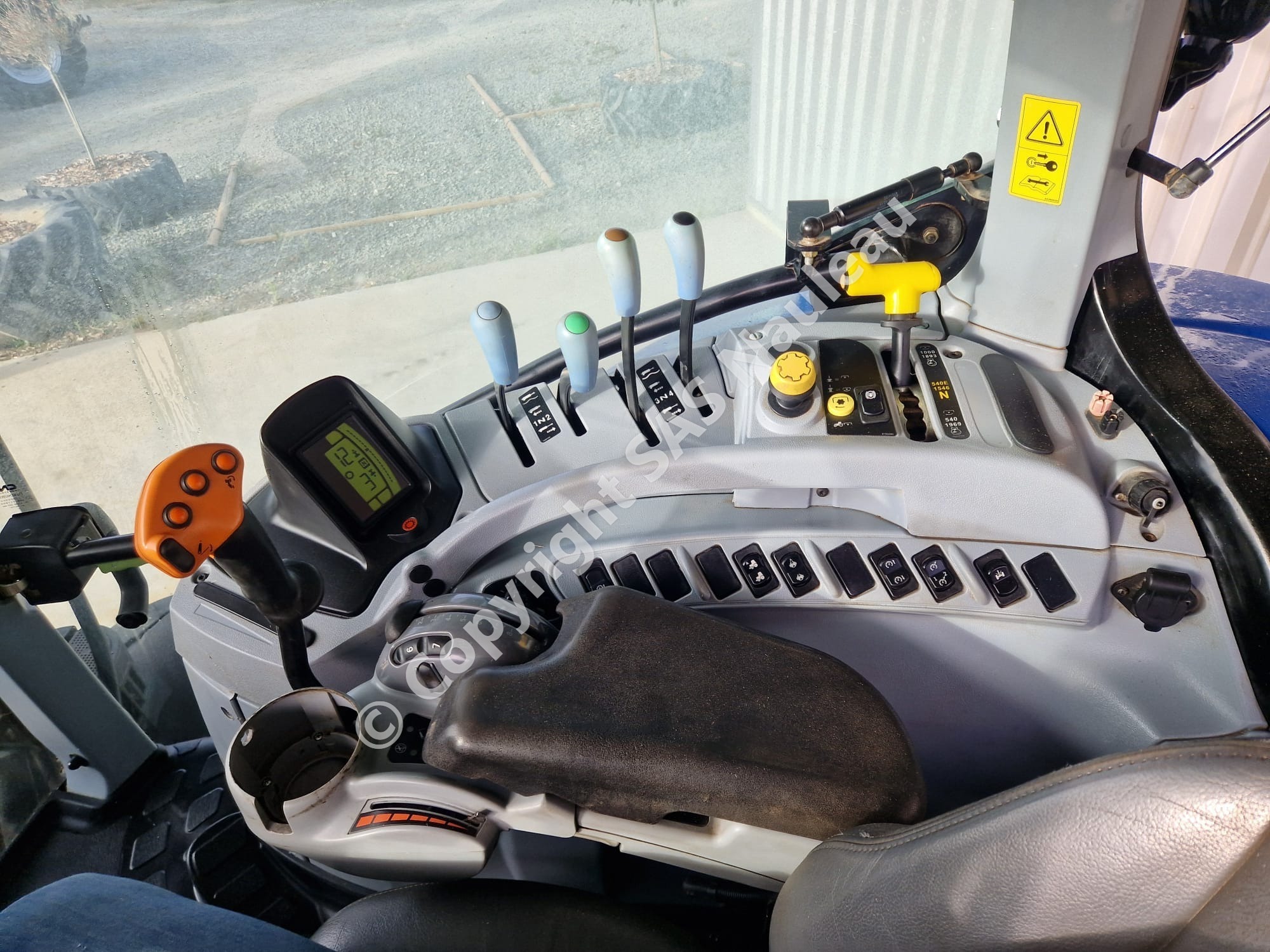 NEW HOLLAND T7.210
