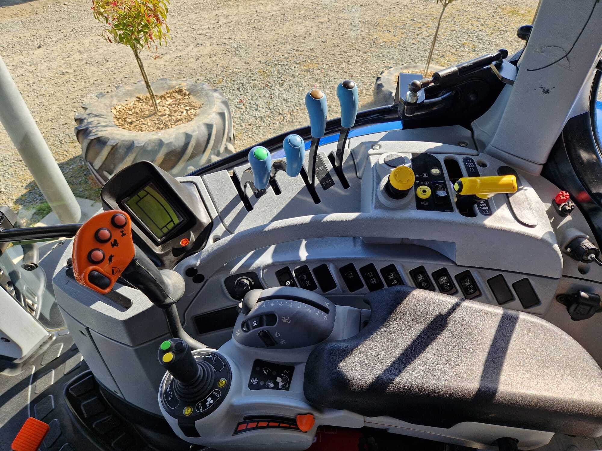 NEW HOLLAND T7.210 PC