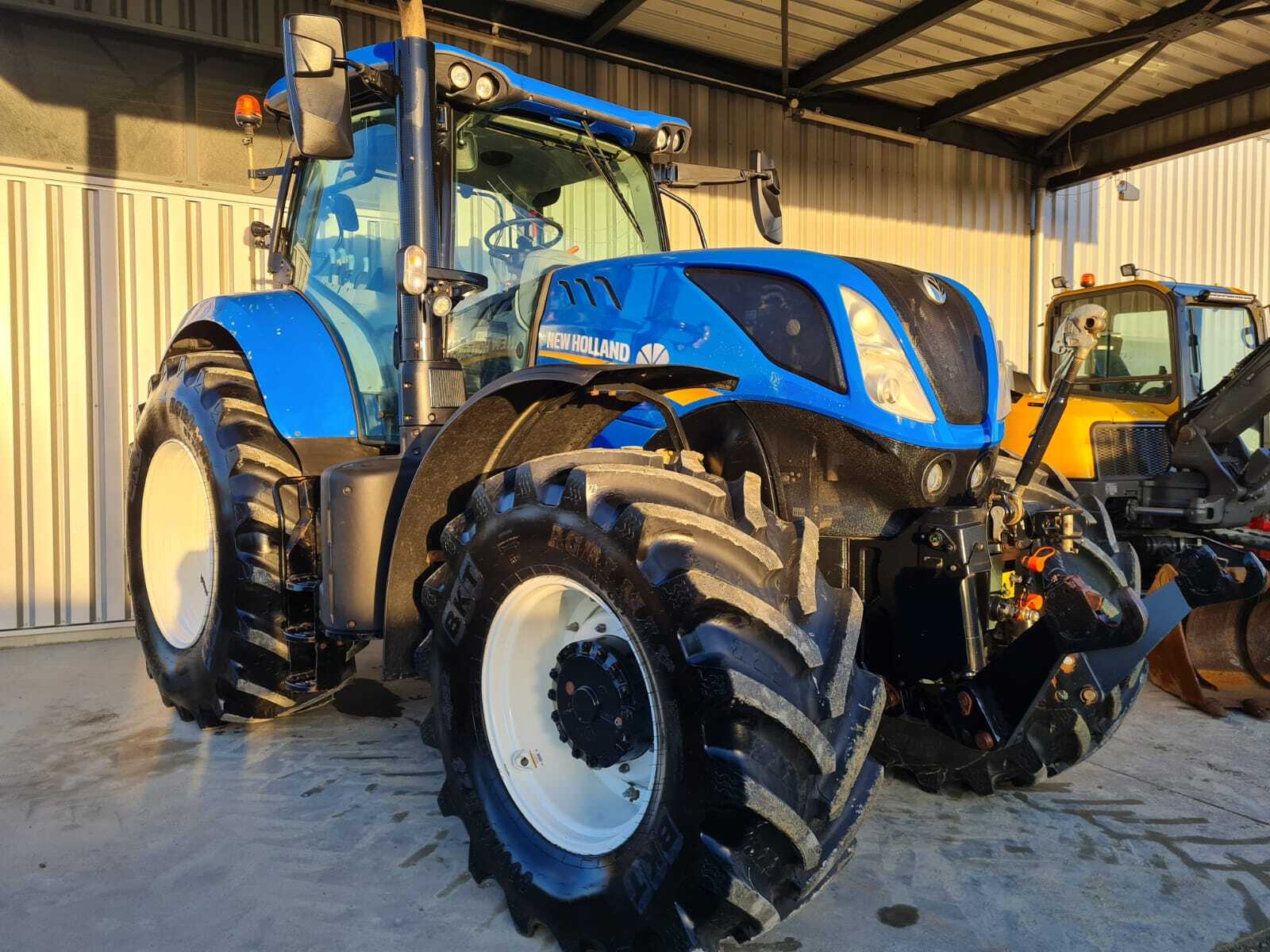 NEW HOLLAND T7.215S