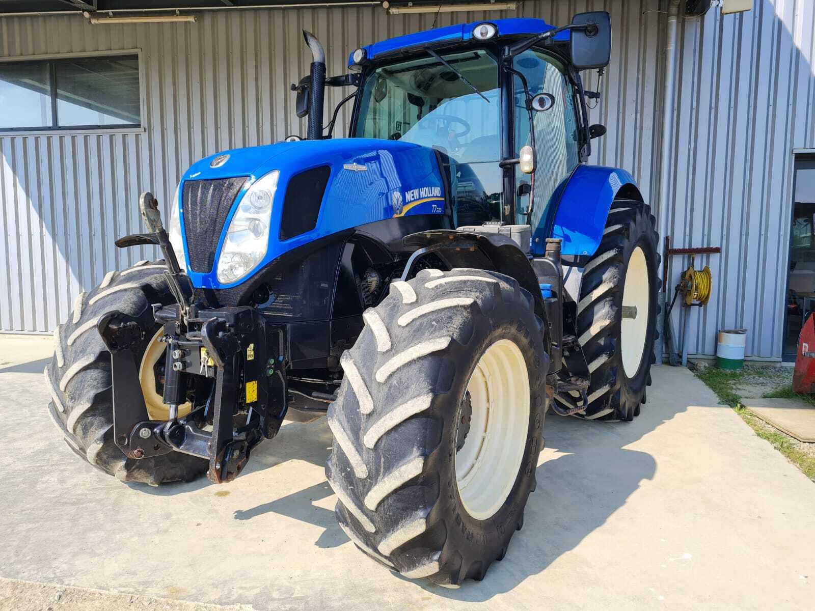 NEW HOLLAND T7.220 AC