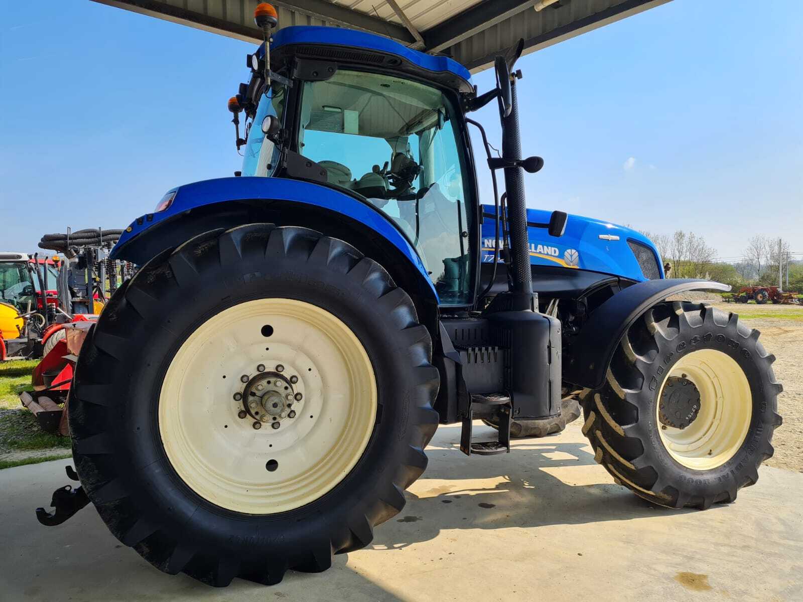 NEW HOLLAND T7.220 AC