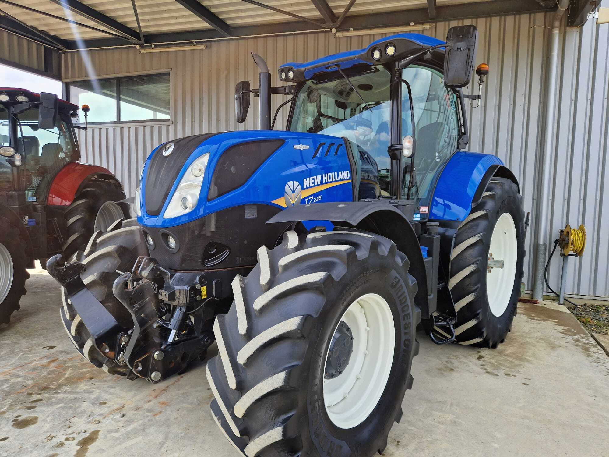 NEW HOLLAND T7.225 AC