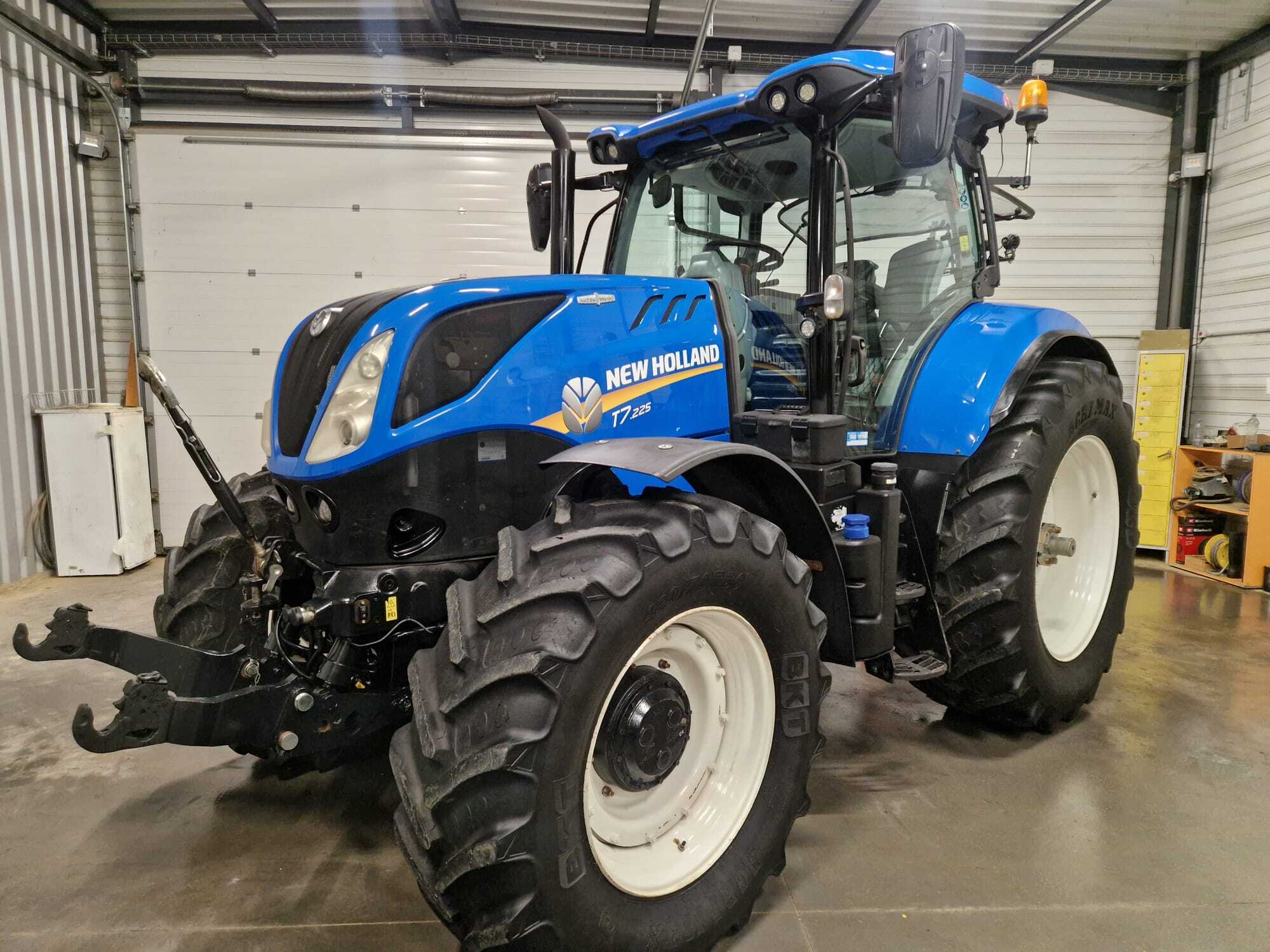 NEW HOLLAND T7.225 AC