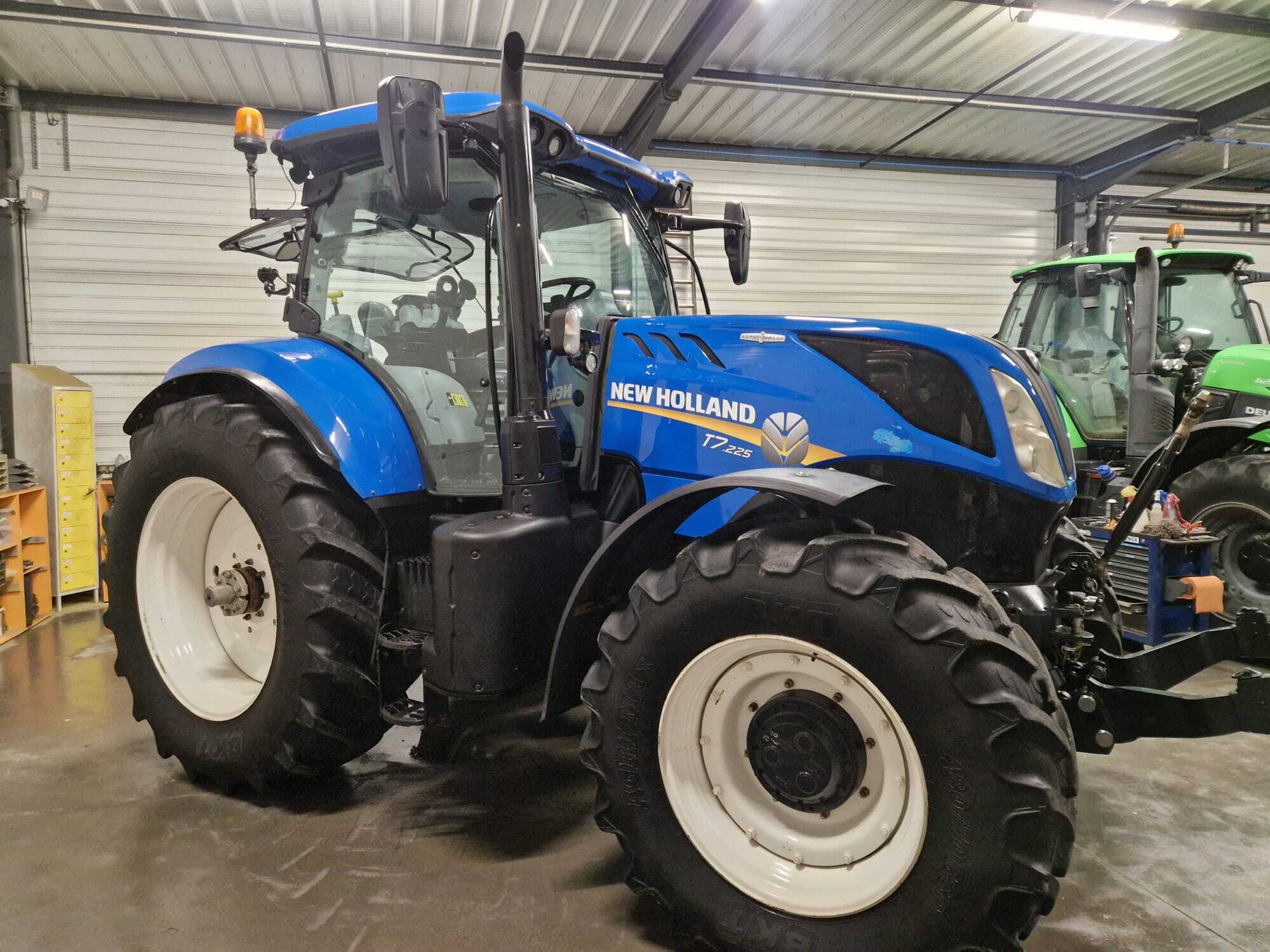 NEW HOLLAND T7.225 AC