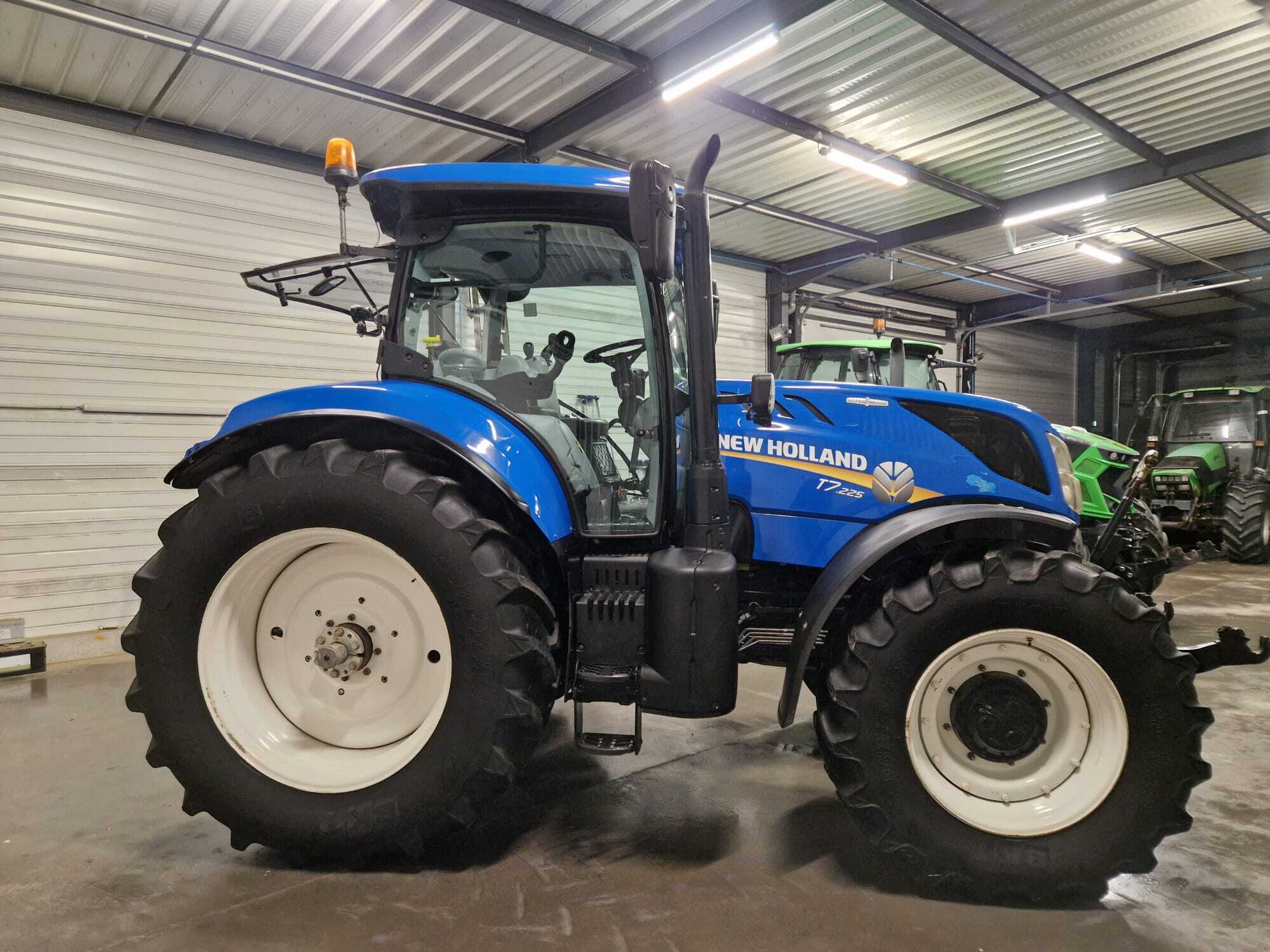 NEW HOLLAND T7.225 AC