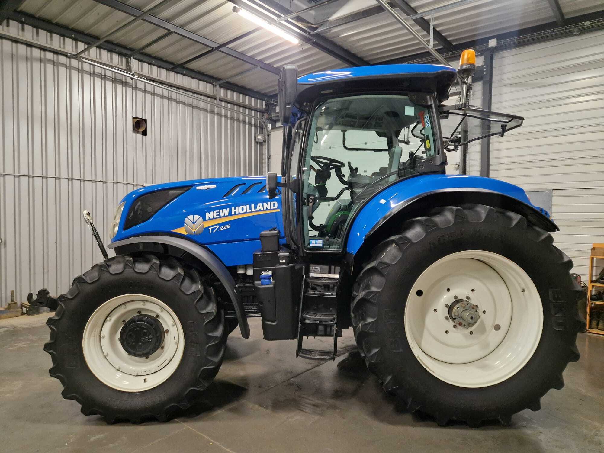 NEW HOLLAND T7.225 AC
