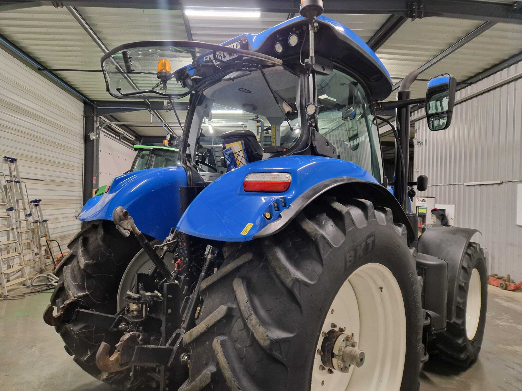 NEW HOLLAND T7.225 AC