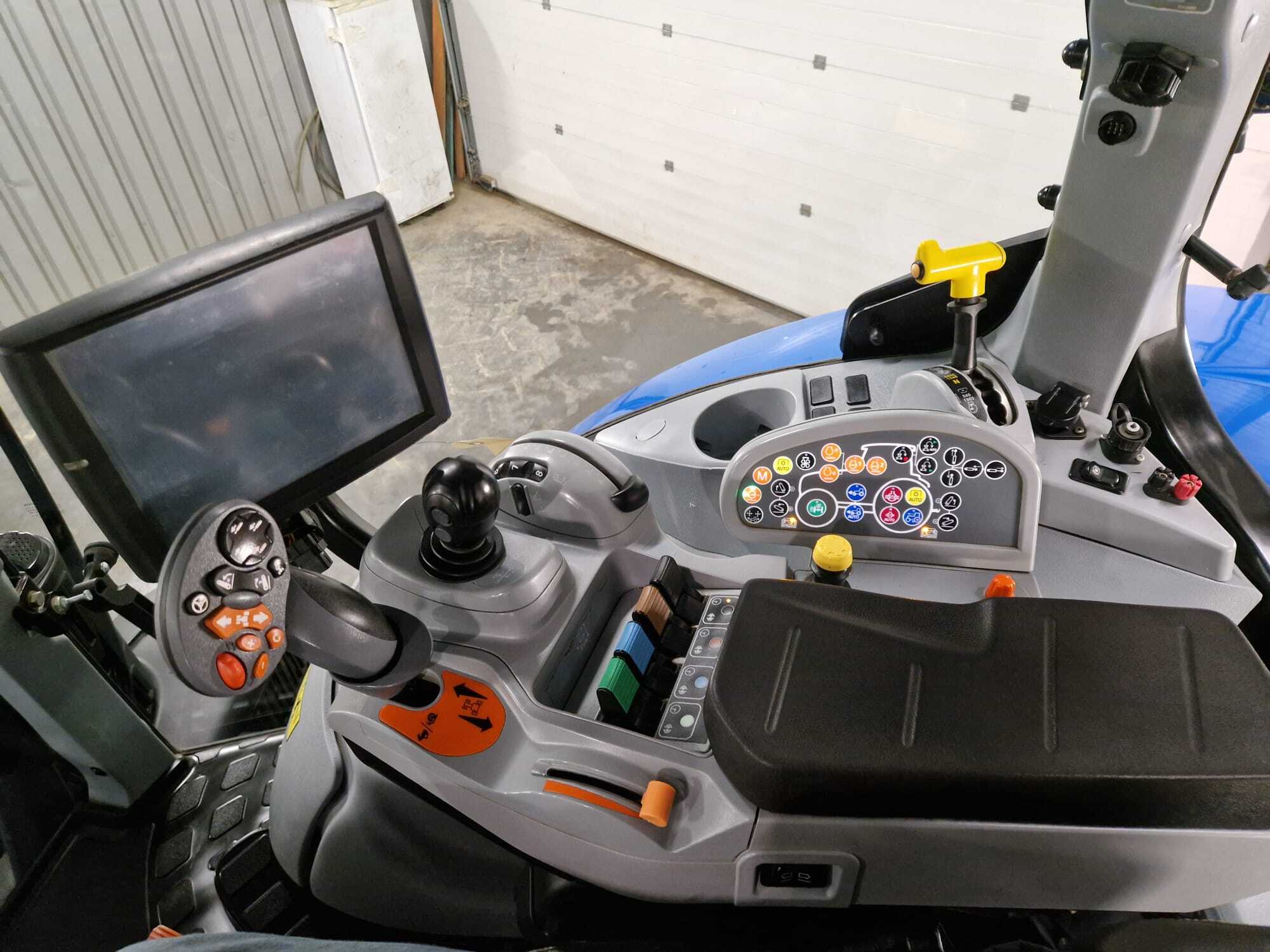 NEW HOLLAND T7.225 AC