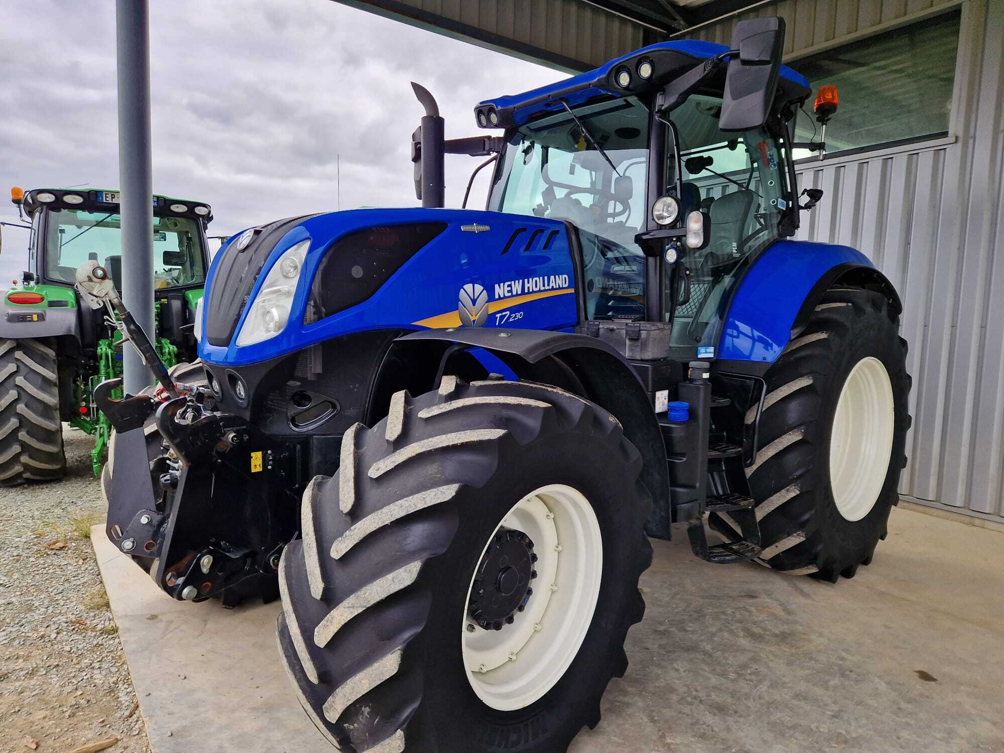 NEW HOLLAND T7.230 AC