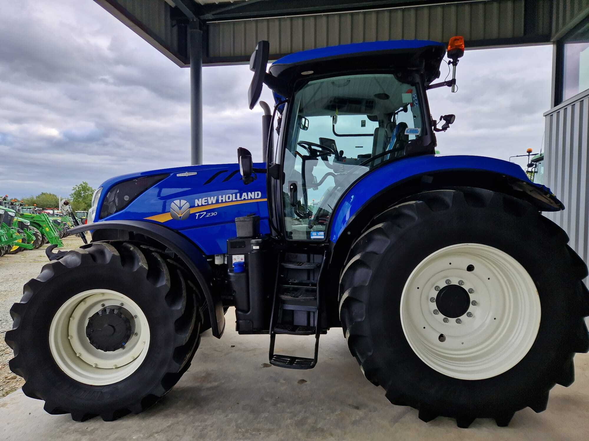 NEW HOLLAND T7.230 AC