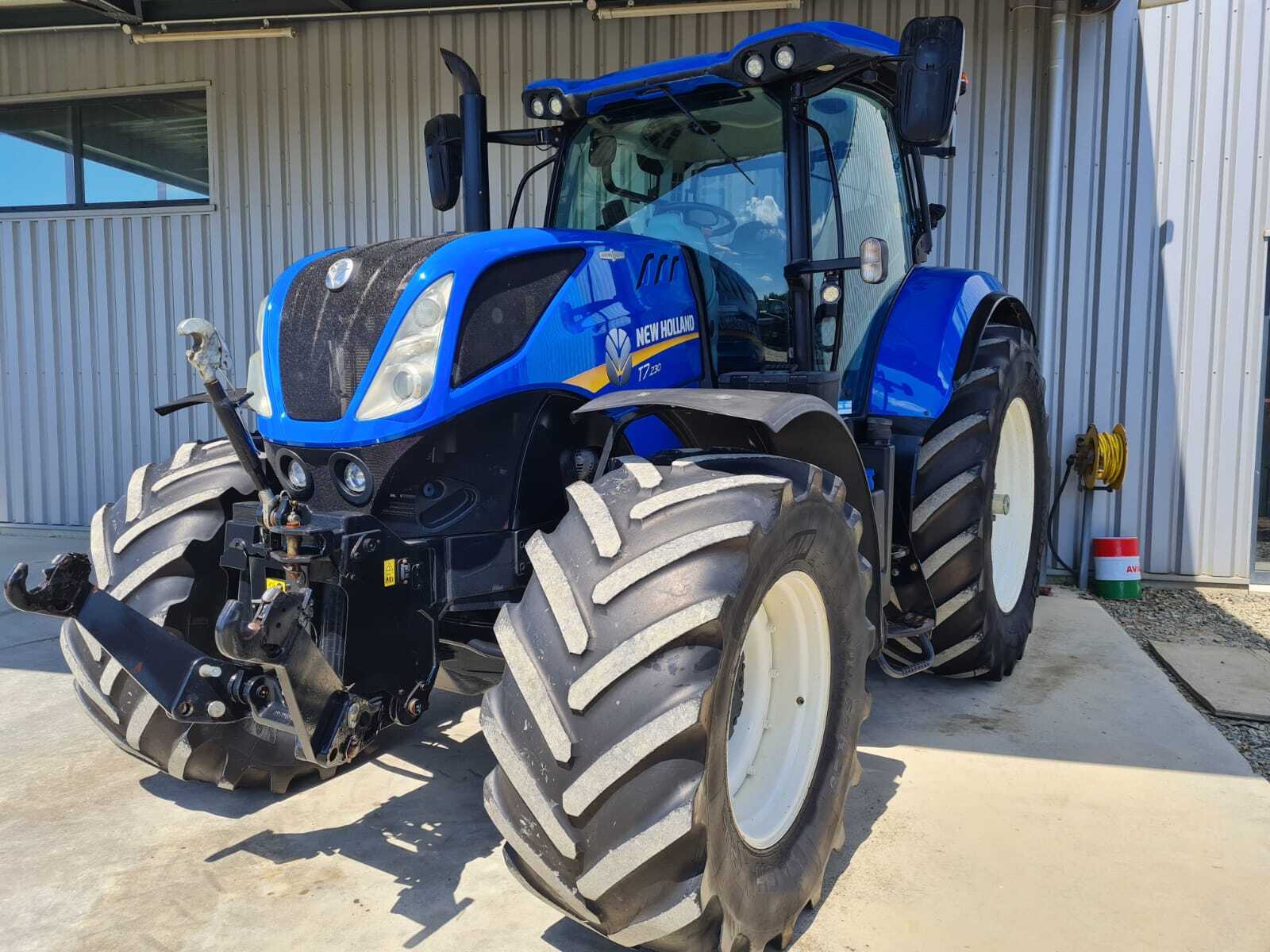 NEW HOLLAND T7.230 AC