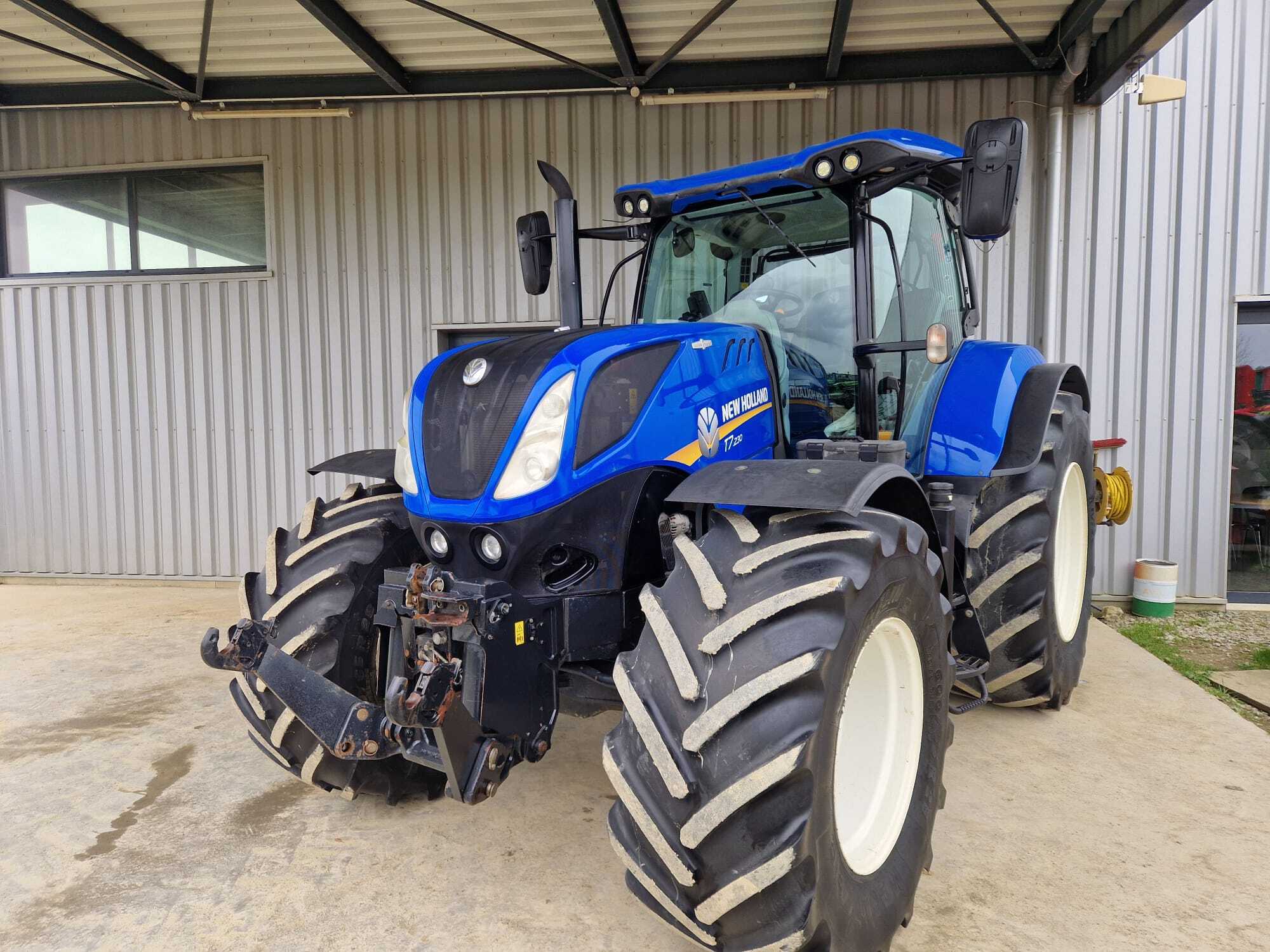 NEW HOLLAND T7.230 AC