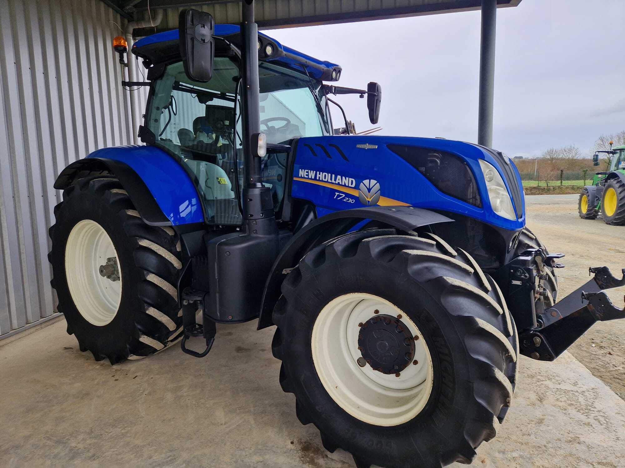 NEW HOLLAND T7.230 AC