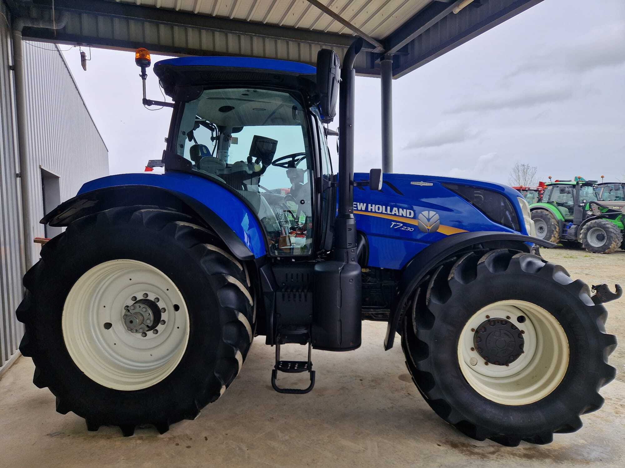 NEW HOLLAND T7.230 AC
