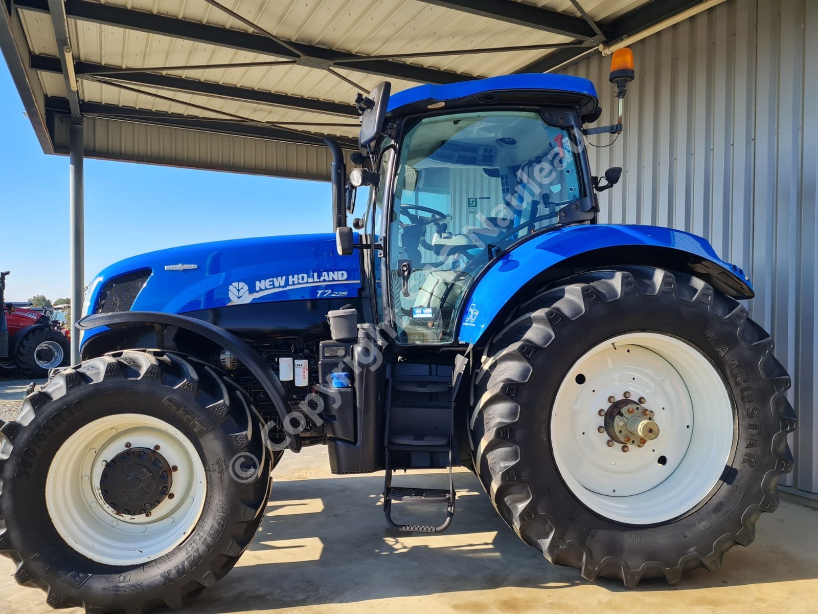 NEW HOLLAND T7.235 AC