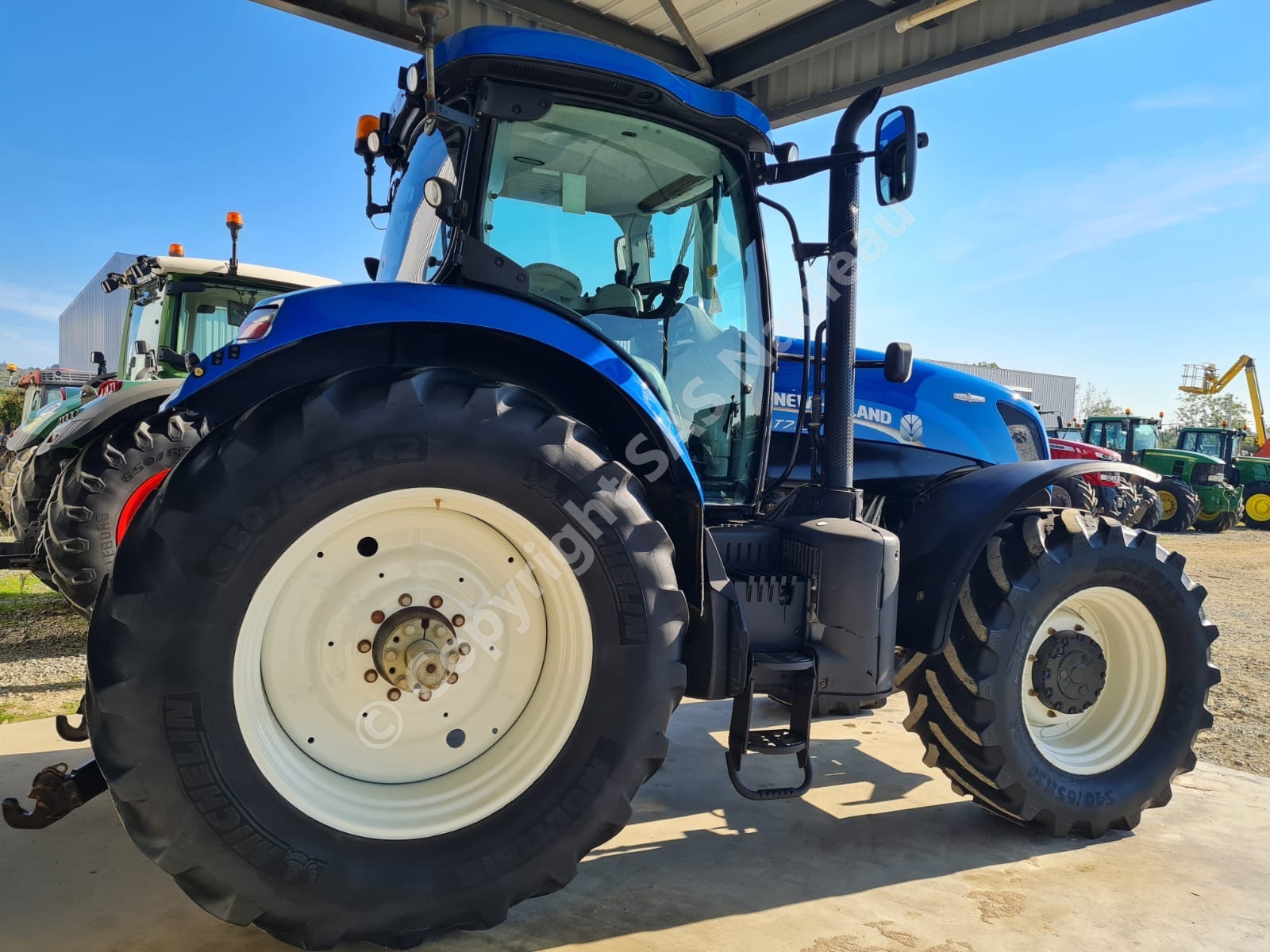 NEW HOLLAND T7.235 AC