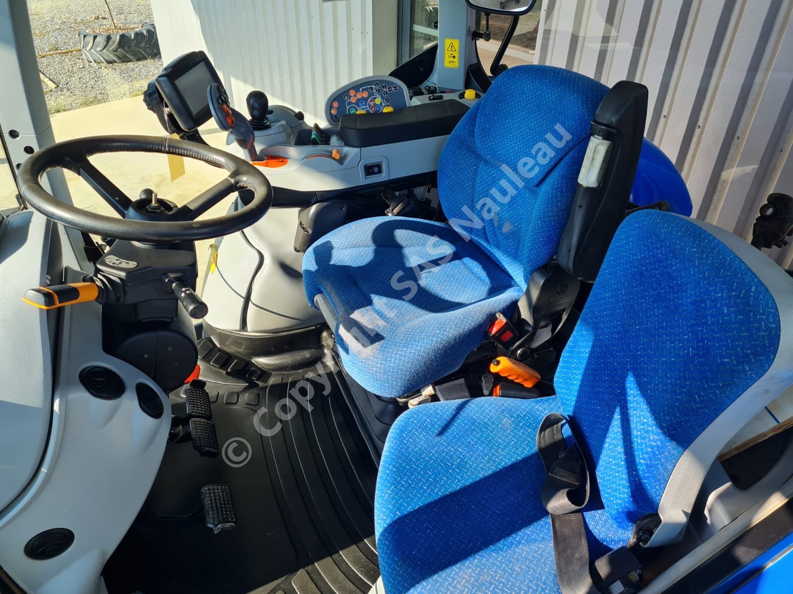 NEW HOLLAND T7.235 AC