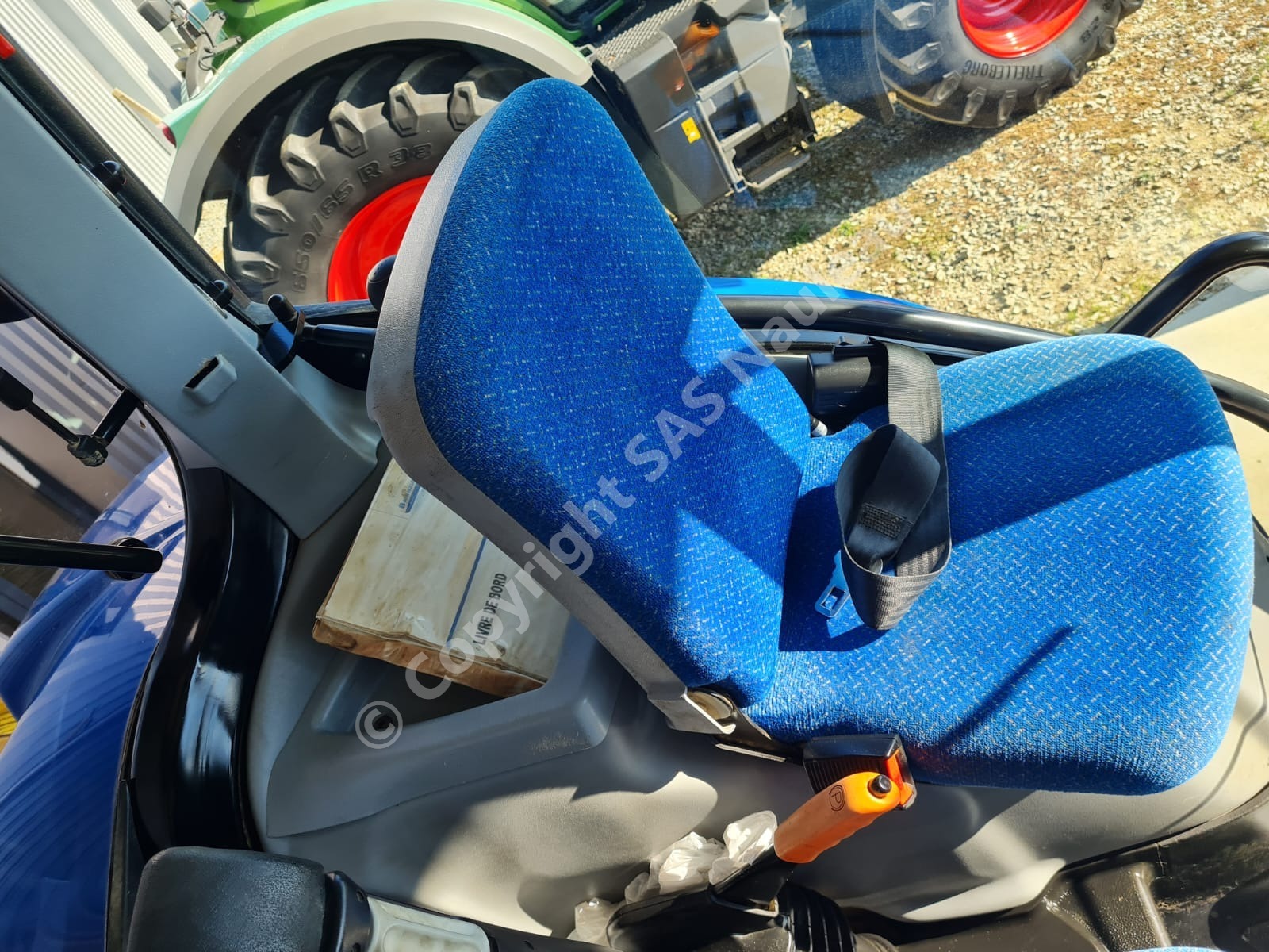 NEW HOLLAND T7.235 AC