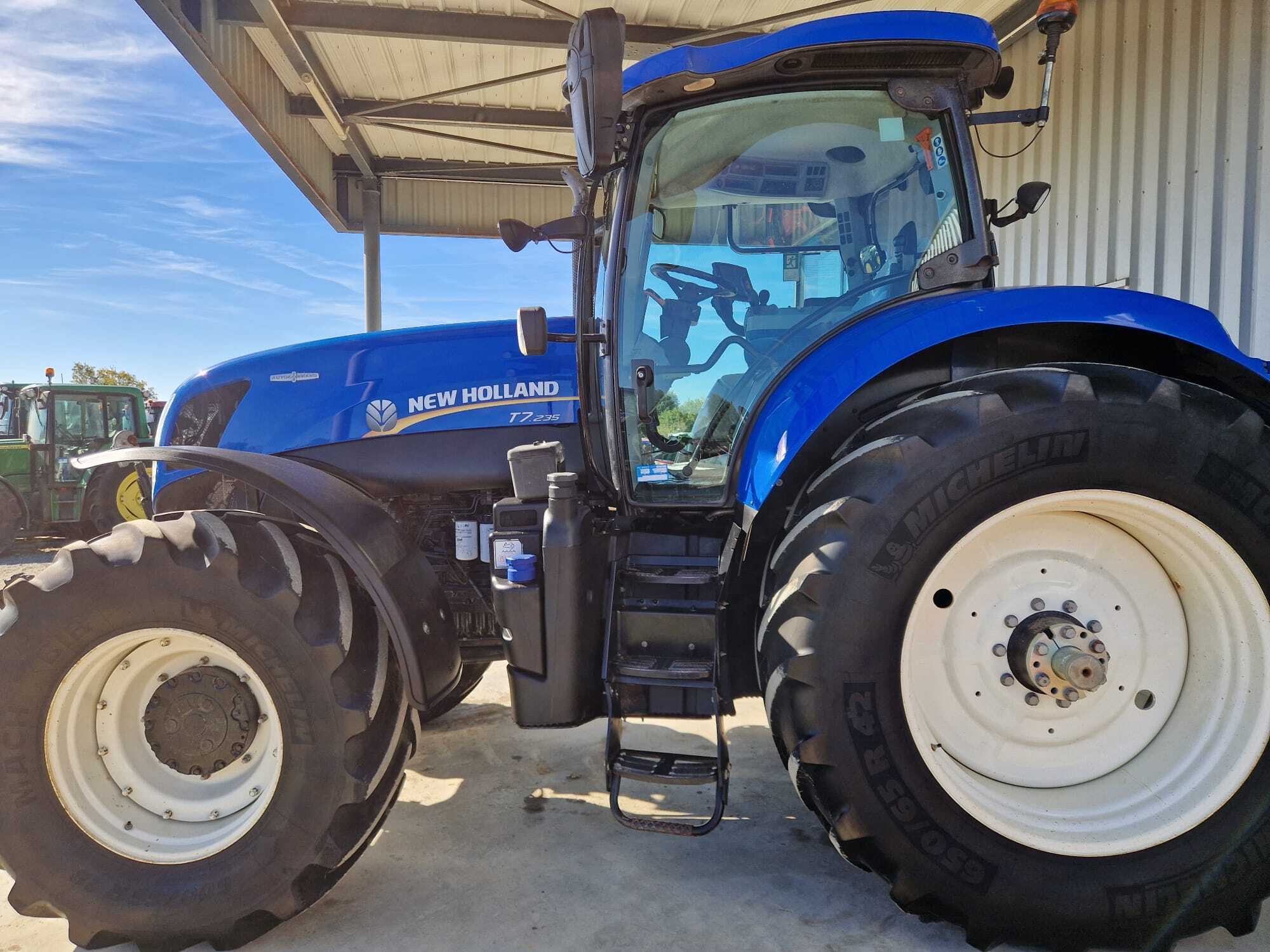 NEW HOLLAND T7.2305 AC