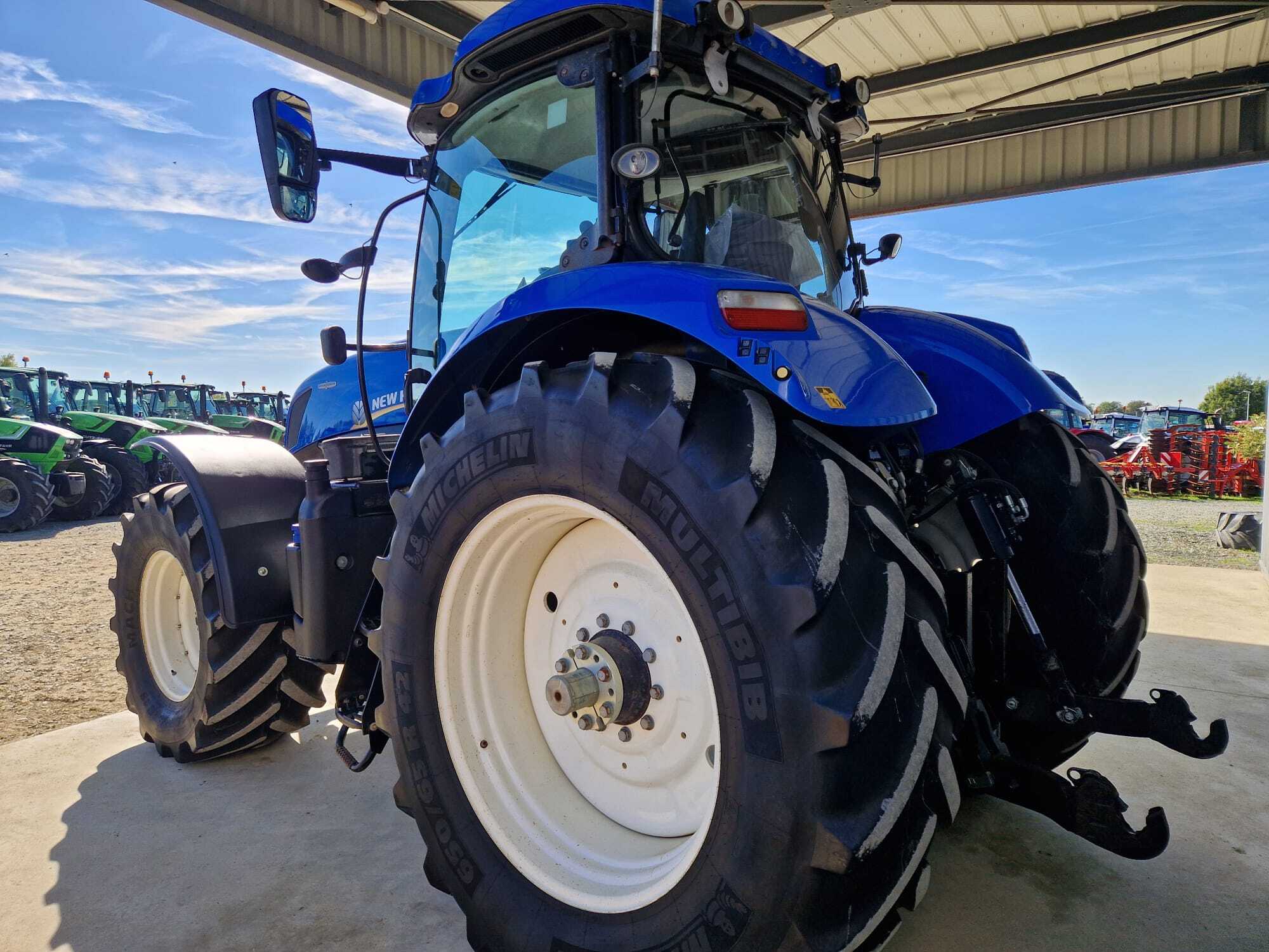 NEW HOLLAND T7.2305 AC