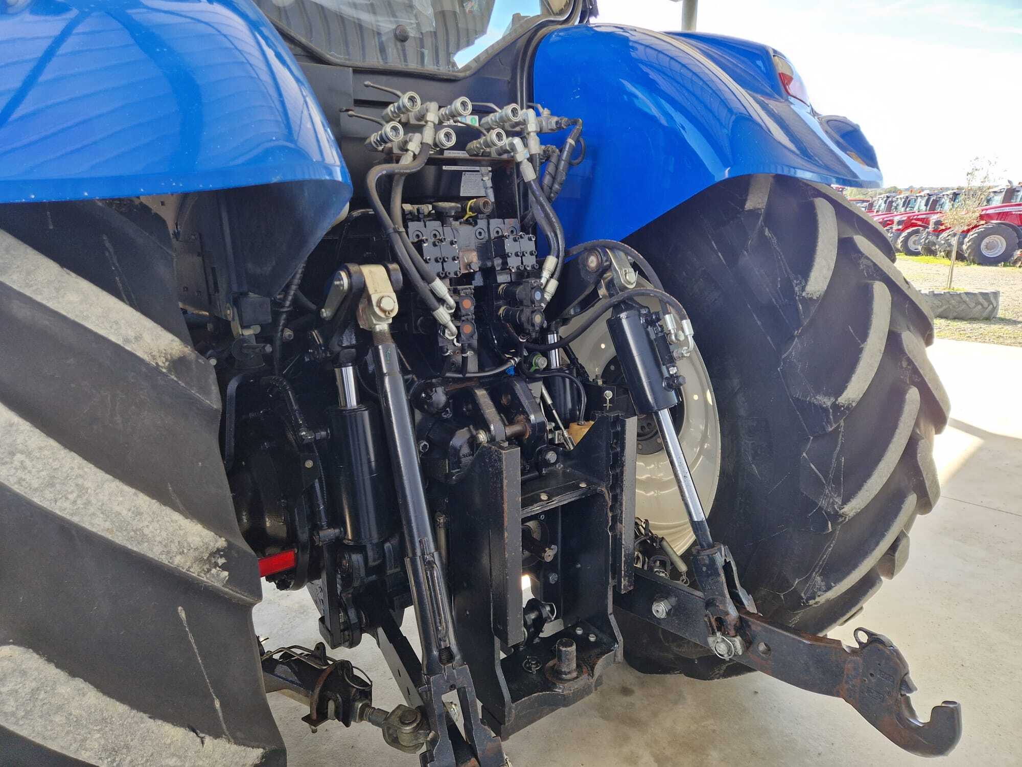 NEW HOLLAND T7.2305 AC