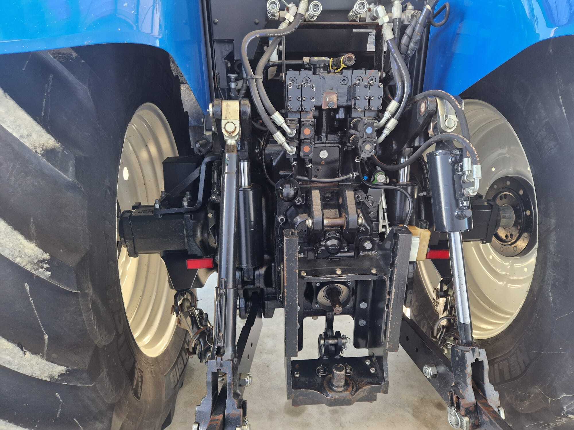 NEW HOLLAND T7.2305 AC