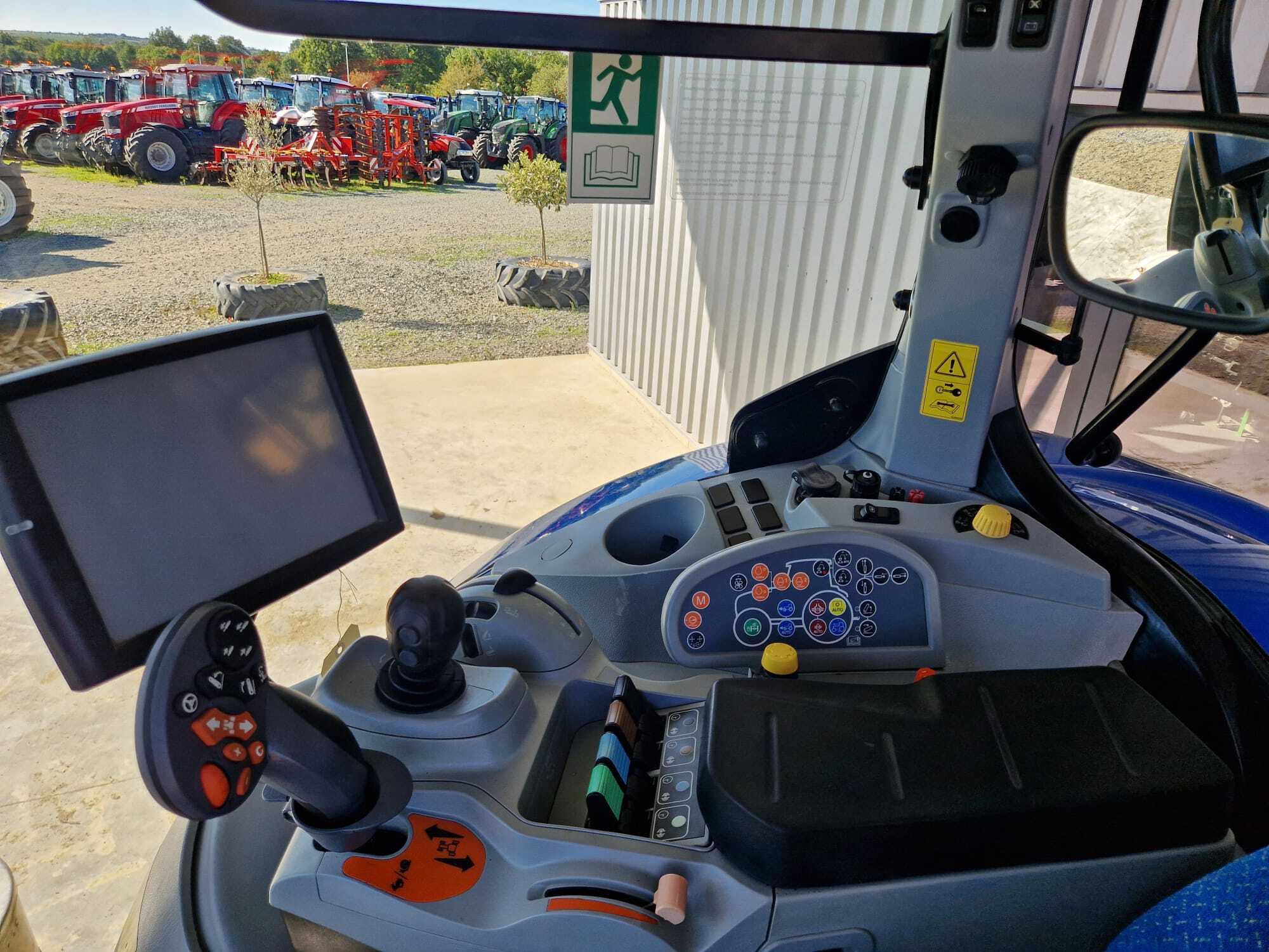NEW HOLLAND T7.2305 AC