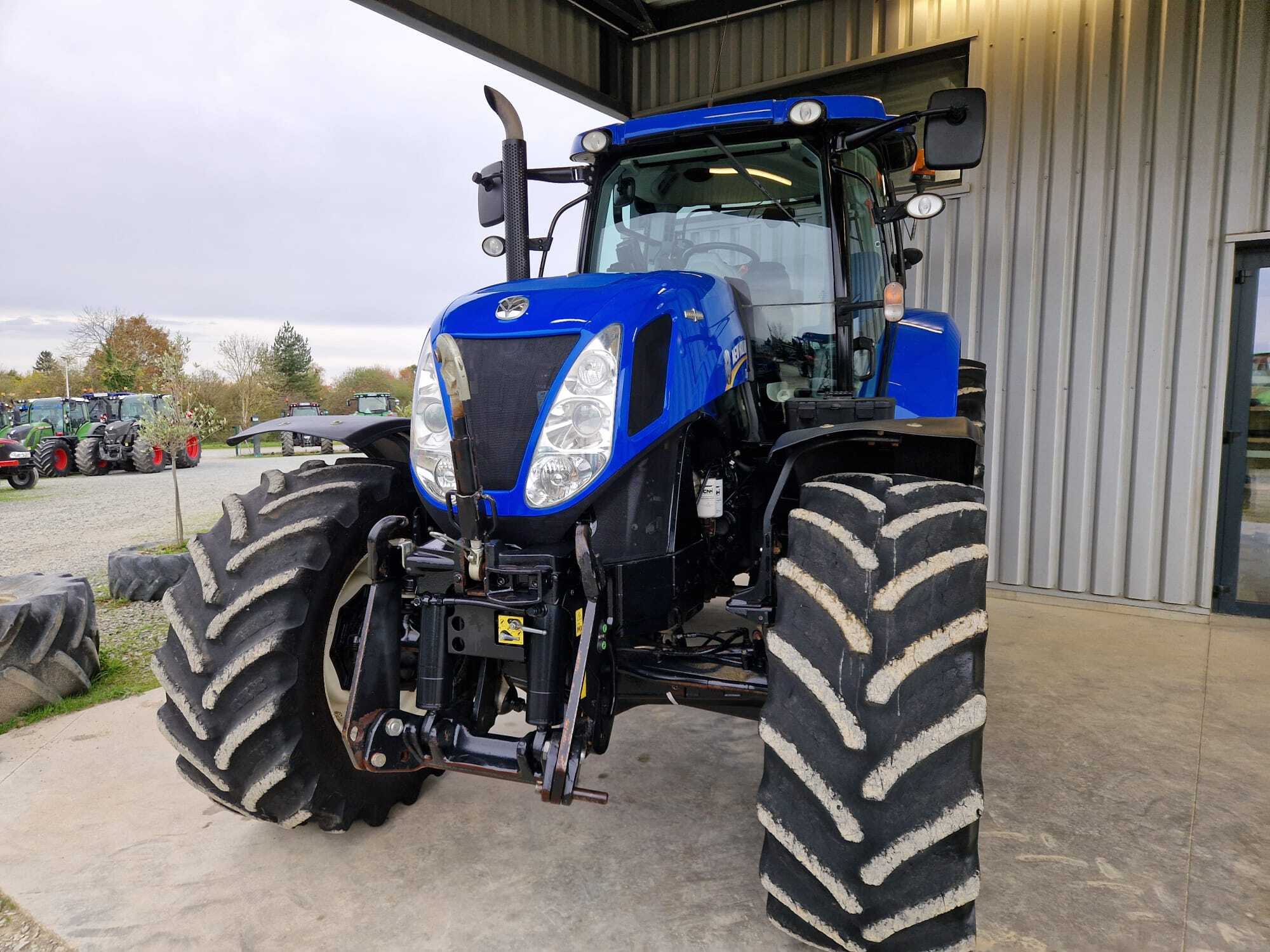 NEW HOLLAND T7.235 AC
