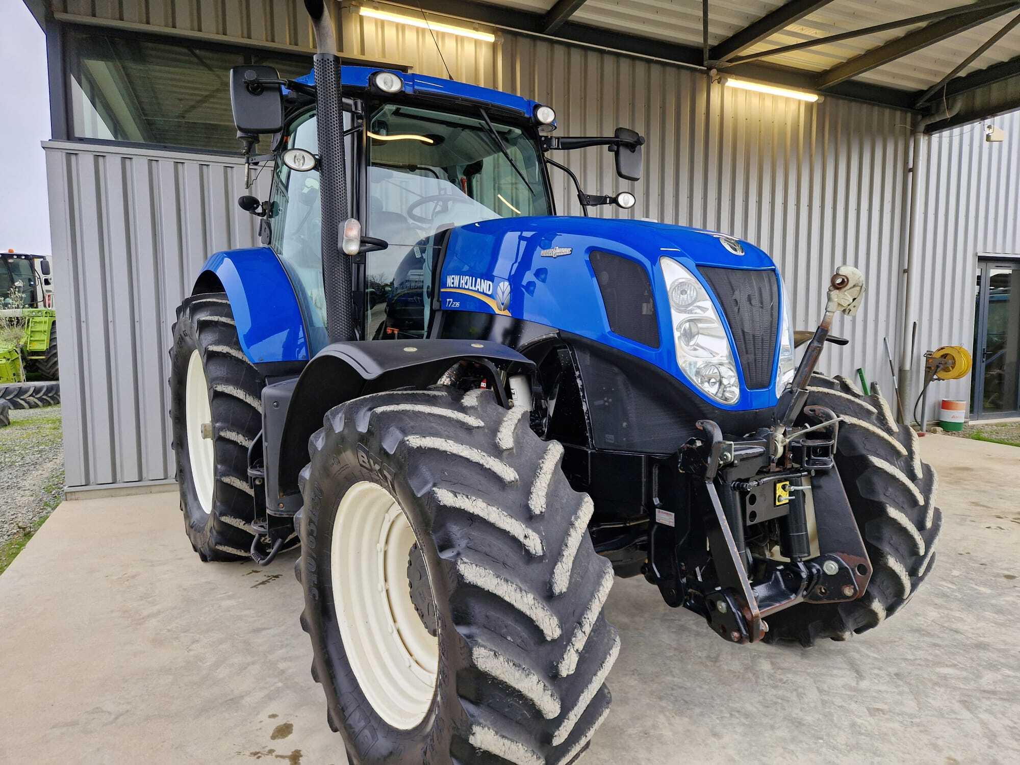 NEW HOLLAND T7.235 AC
