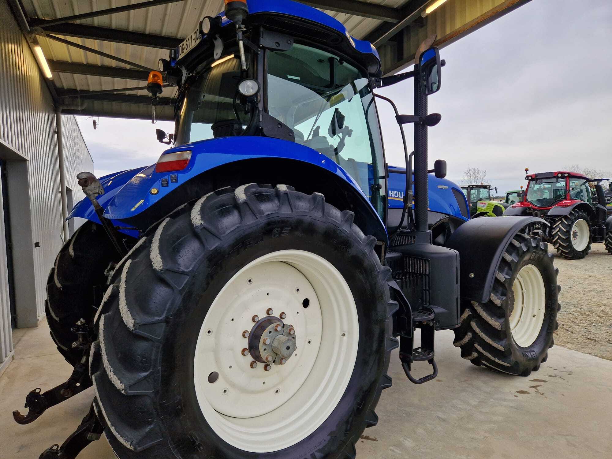 NEW HOLLAND T7.235 AC