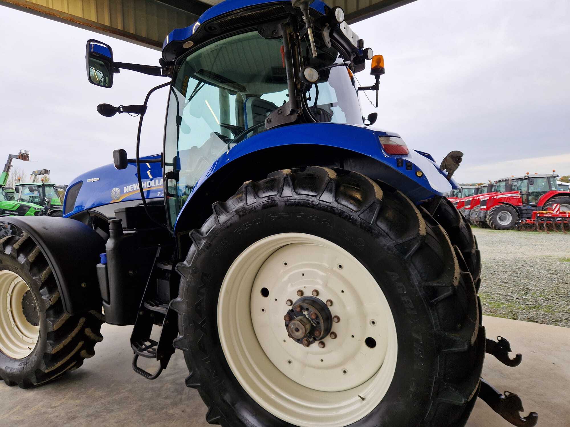 NEW HOLLAND T7.235 AC