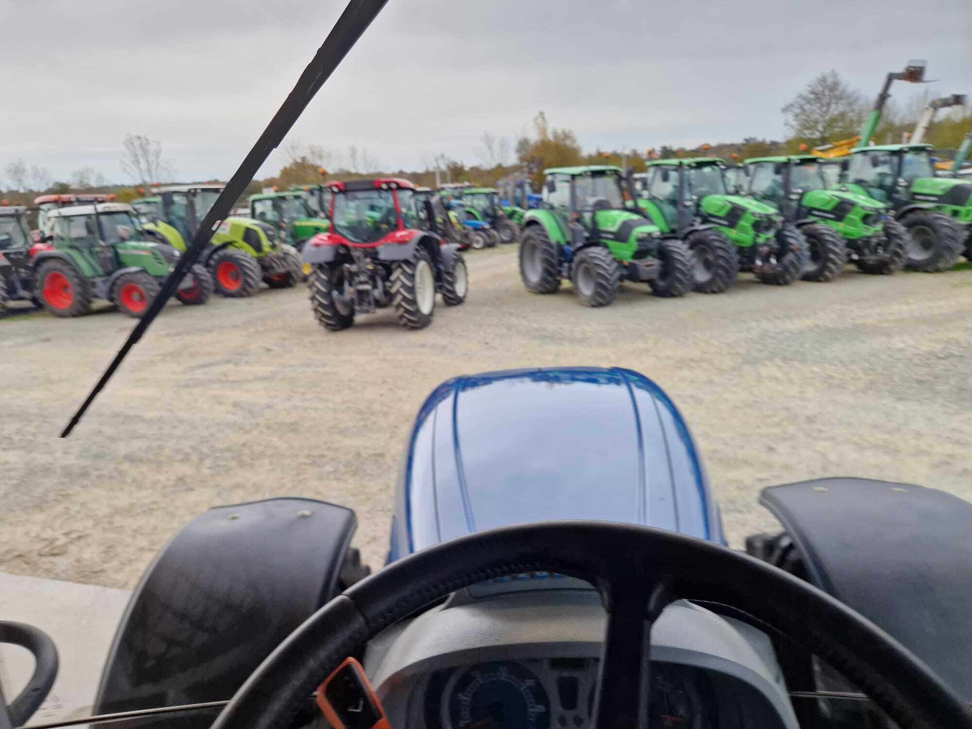 NEW HOLLAND T7.235 AC