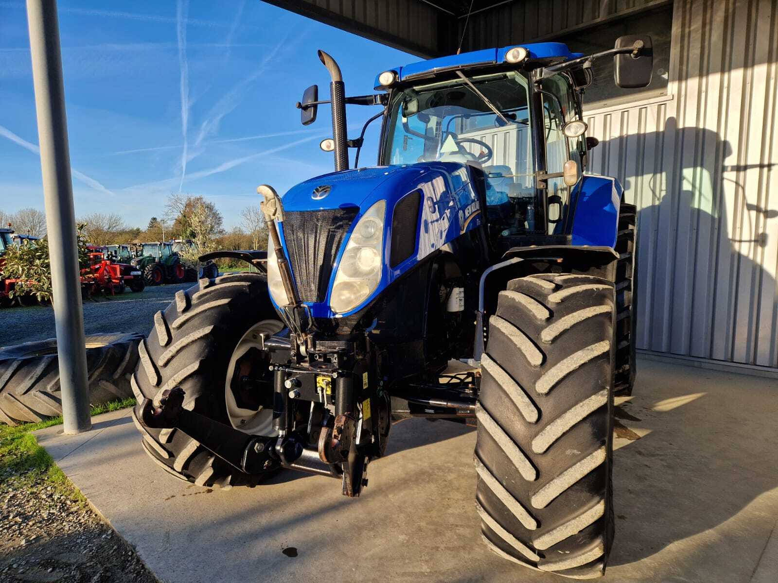 NEW HOLLAND T7.235 AC