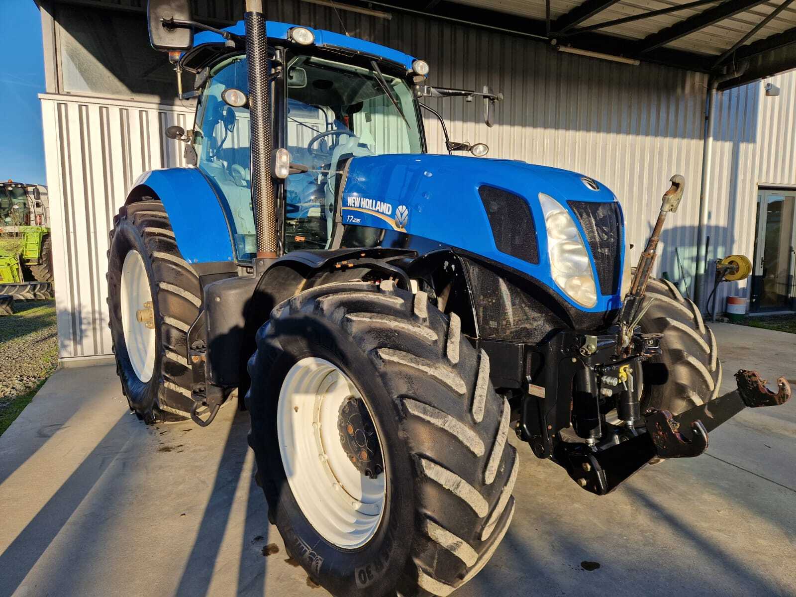 NEW HOLLAND T7.235 AC