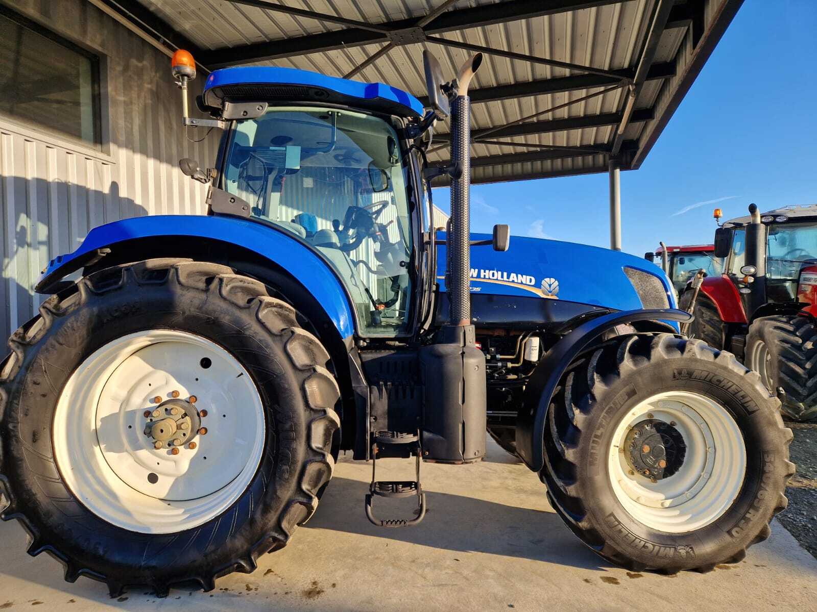 NEW HOLLAND T7.235 AC