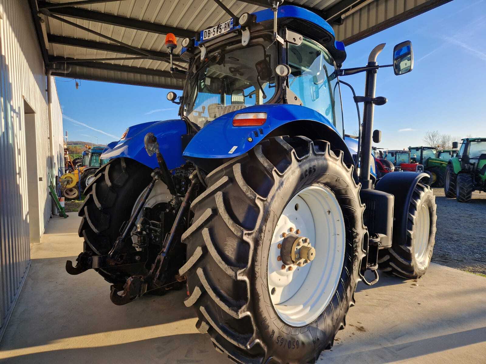 NEW HOLLAND T7.235 AC