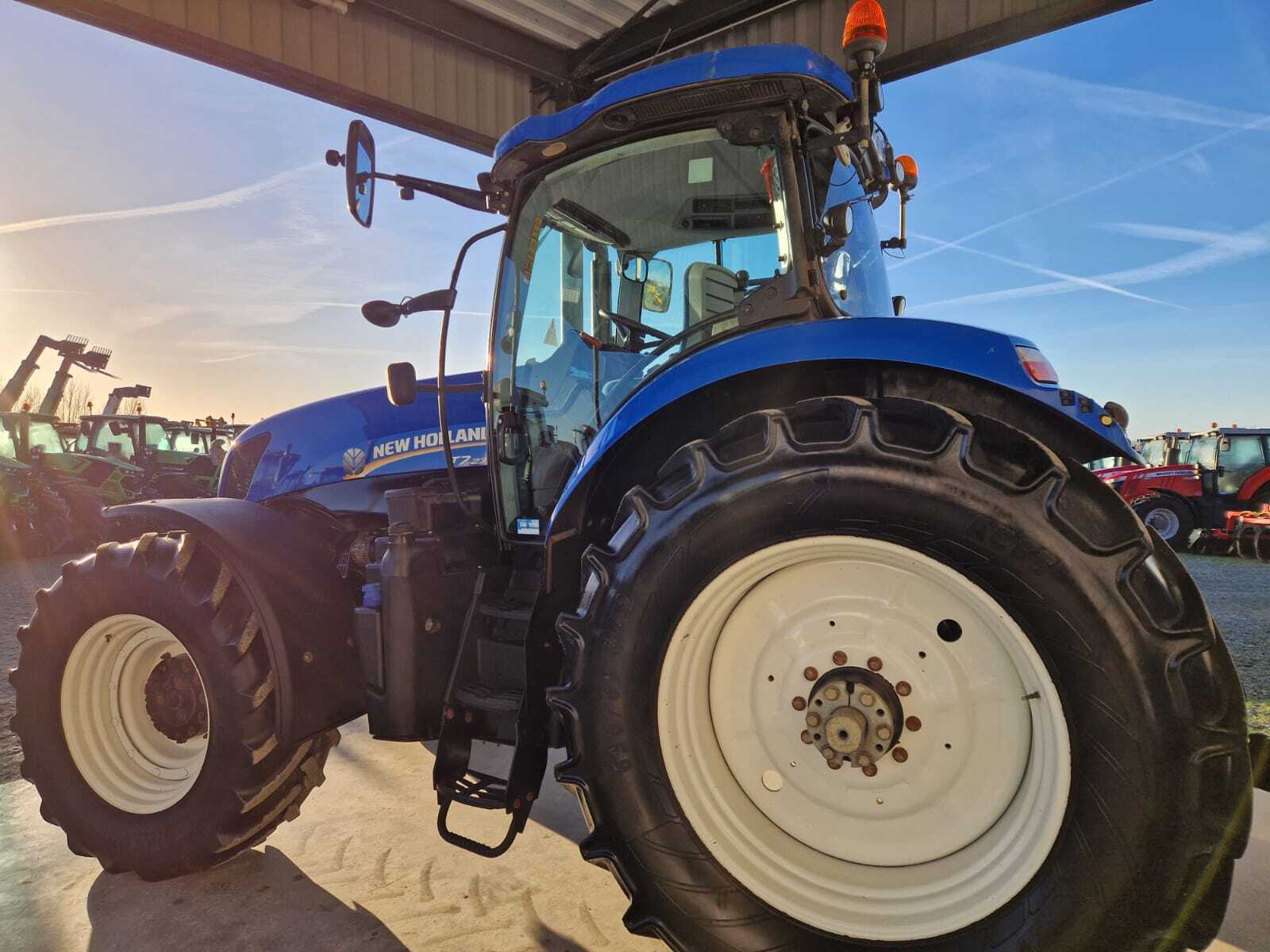 NEW HOLLAND T7.235 AC