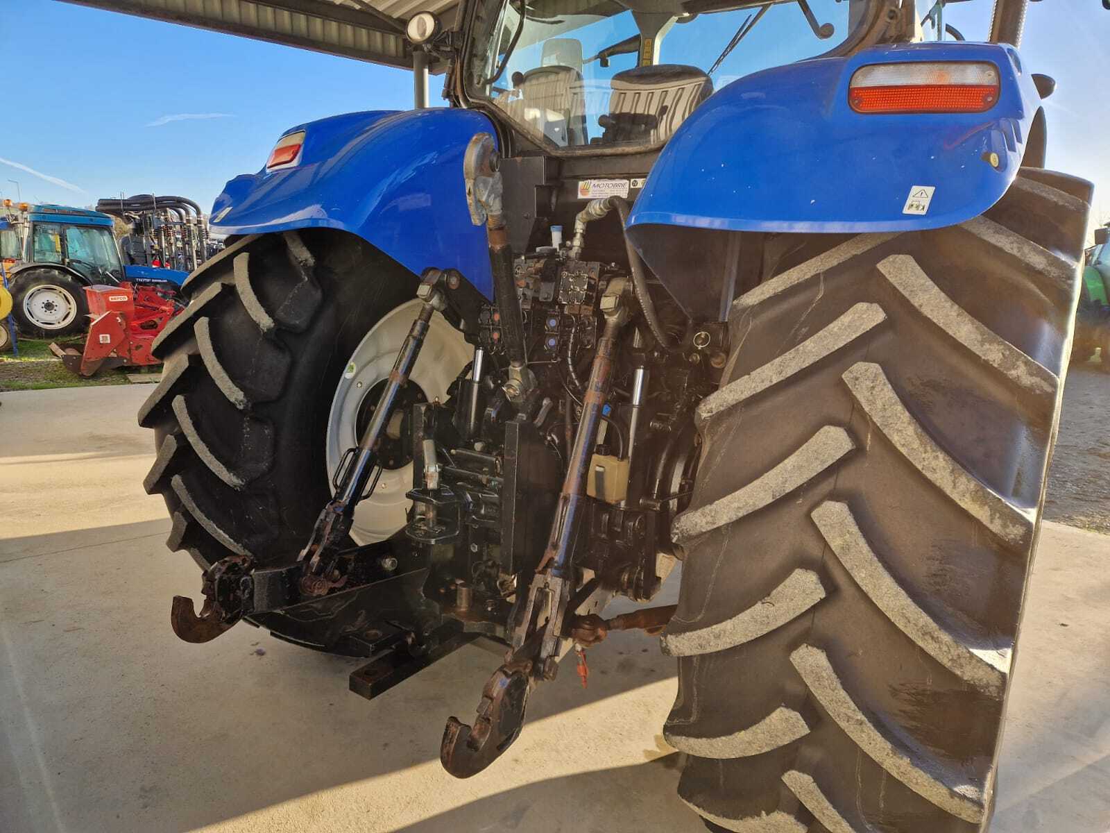 NEW HOLLAND T7.235 AC