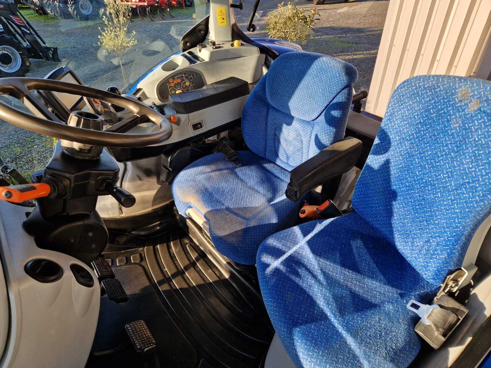 NEW HOLLAND T7.235 AC