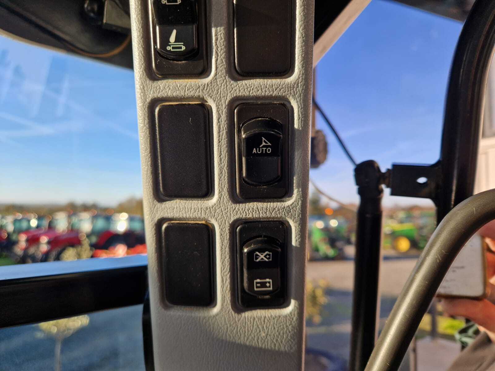 NEW HOLLAND T7.235 AC